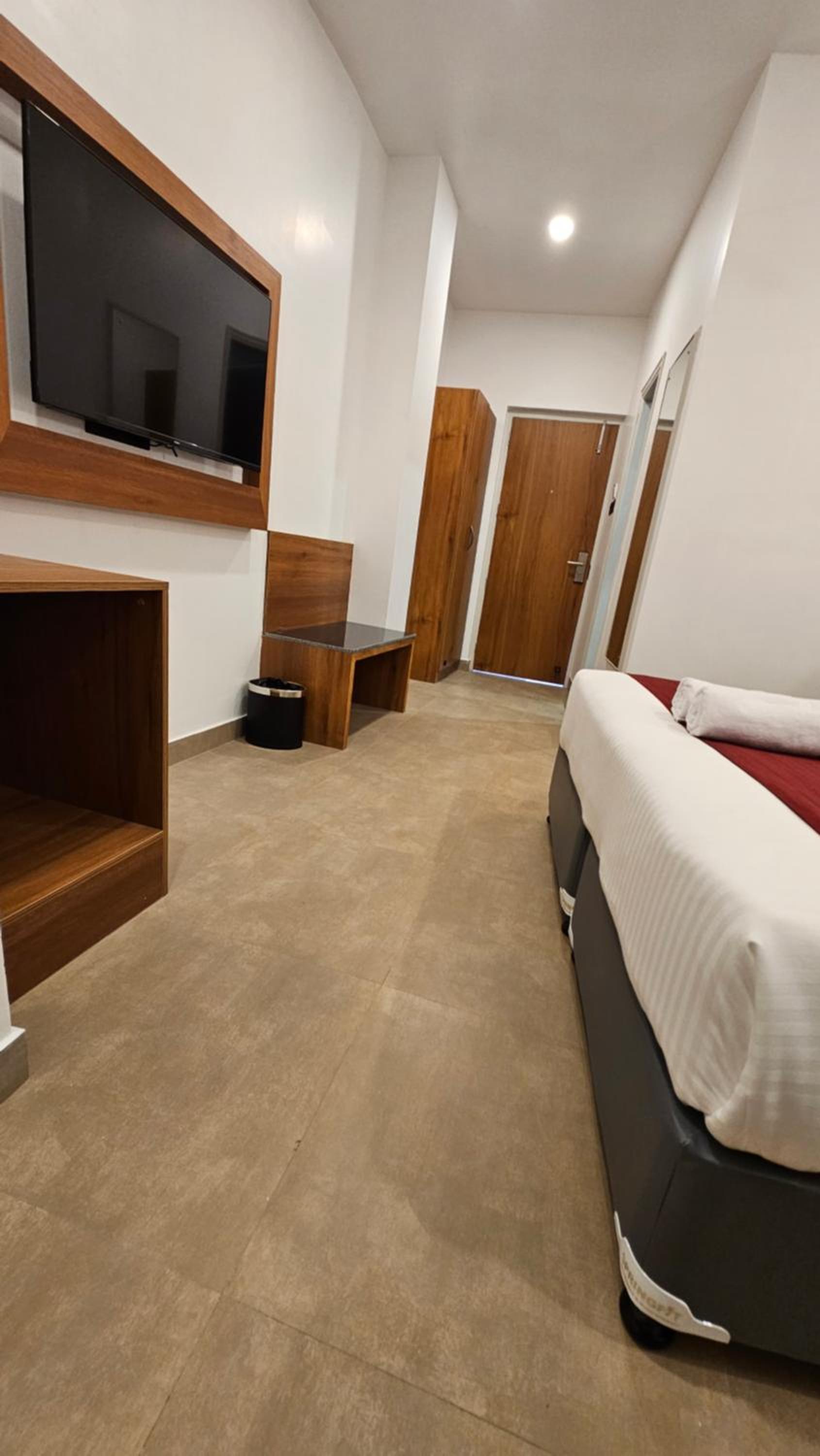Deluxe Room - Photo 6
