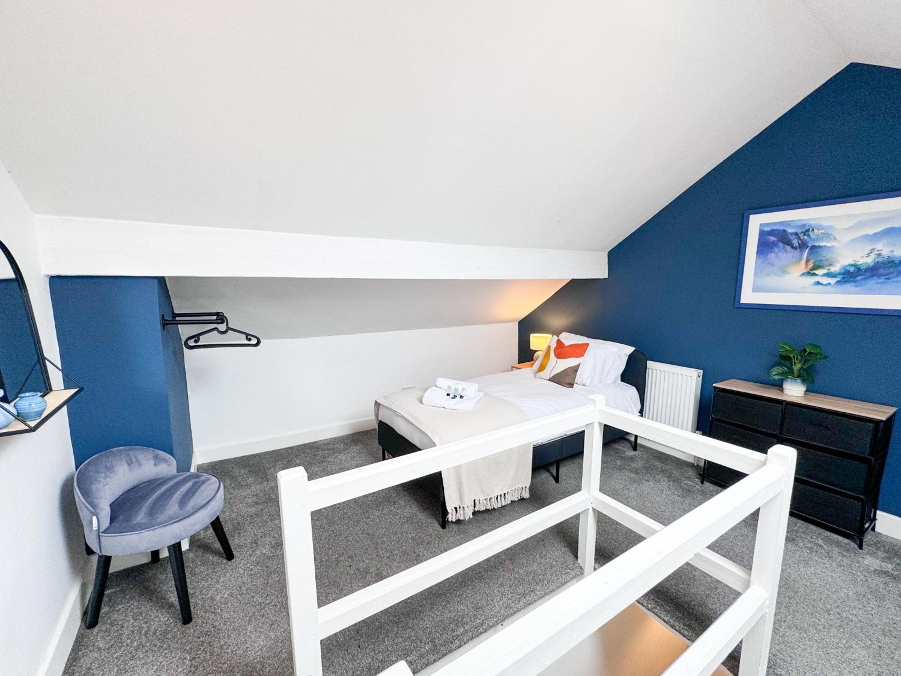 Three-Bedroom House photo 3