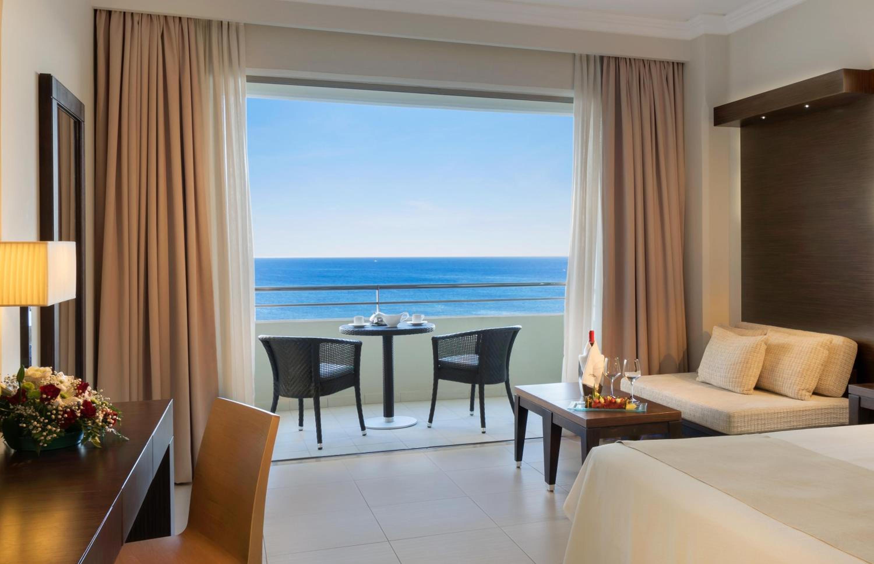 Deluxe Room with Sea View - Photo 2