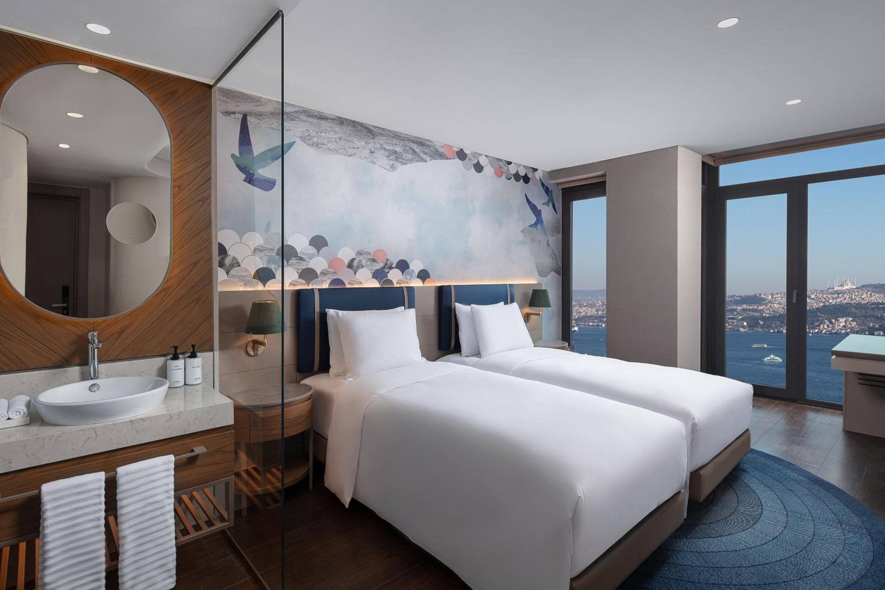 Deluxe Twin Room with Bosphorus View thumbnail 6