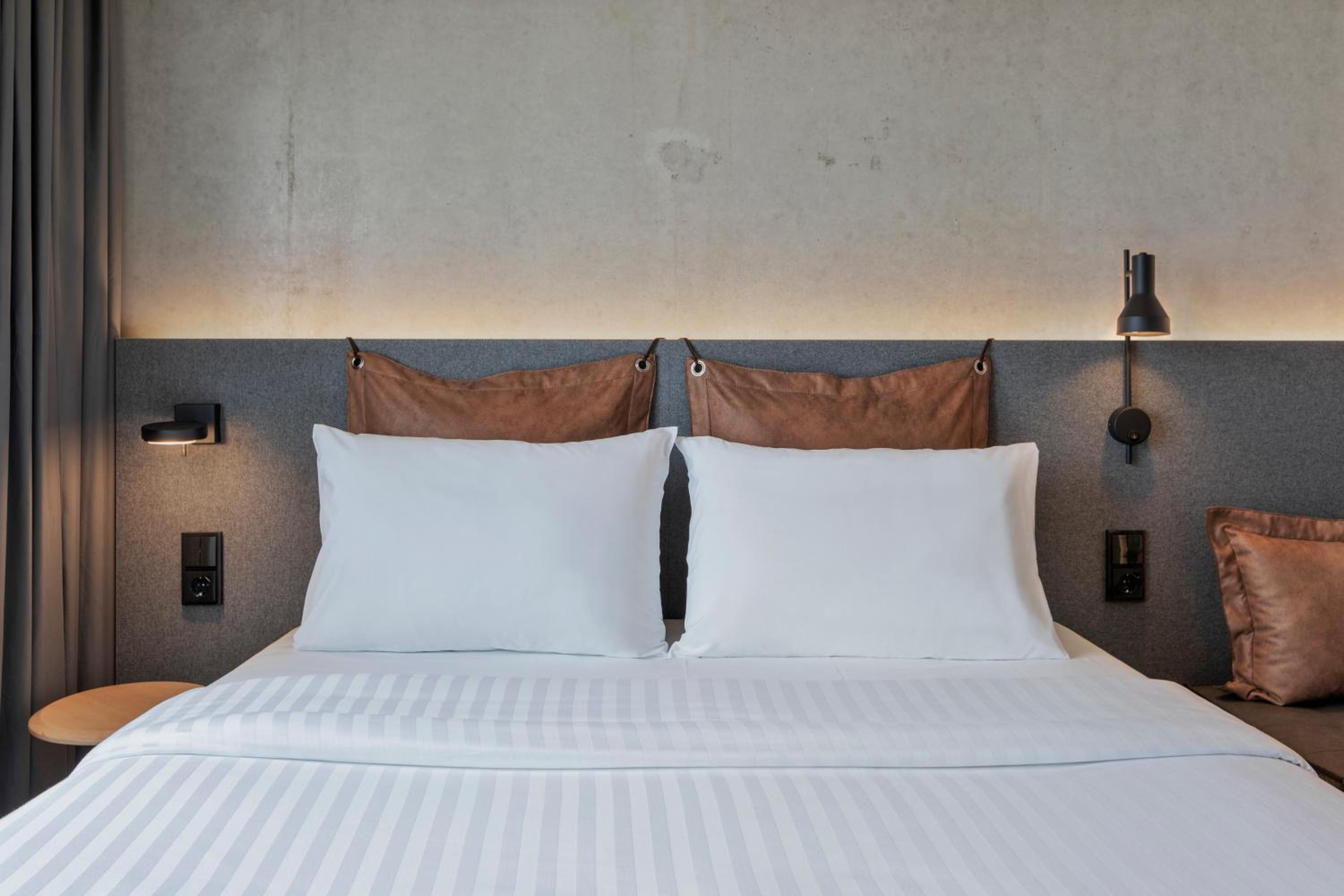 Moxy Triple Sleeper - Photo 1
