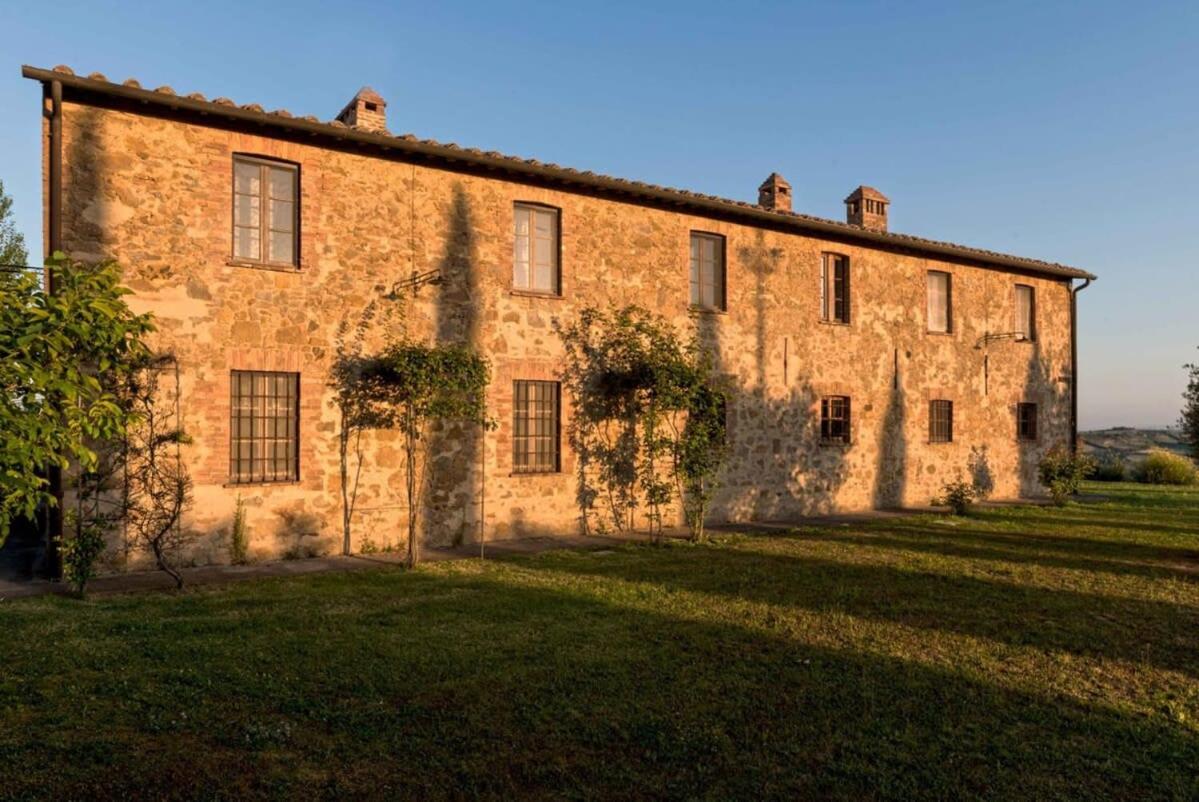 Six-Bedroom Villa  photo 2