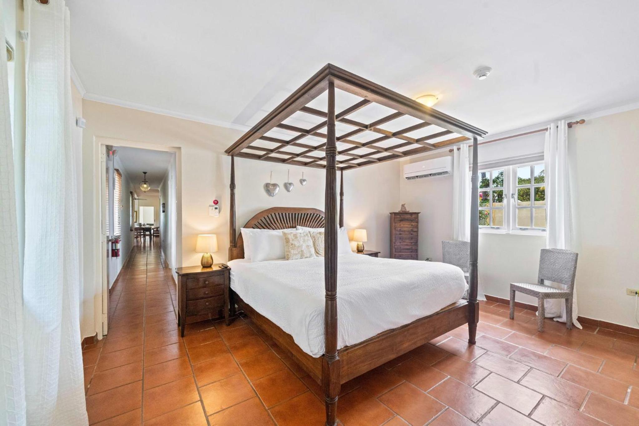 Six-Bedroom Villa  photo 1