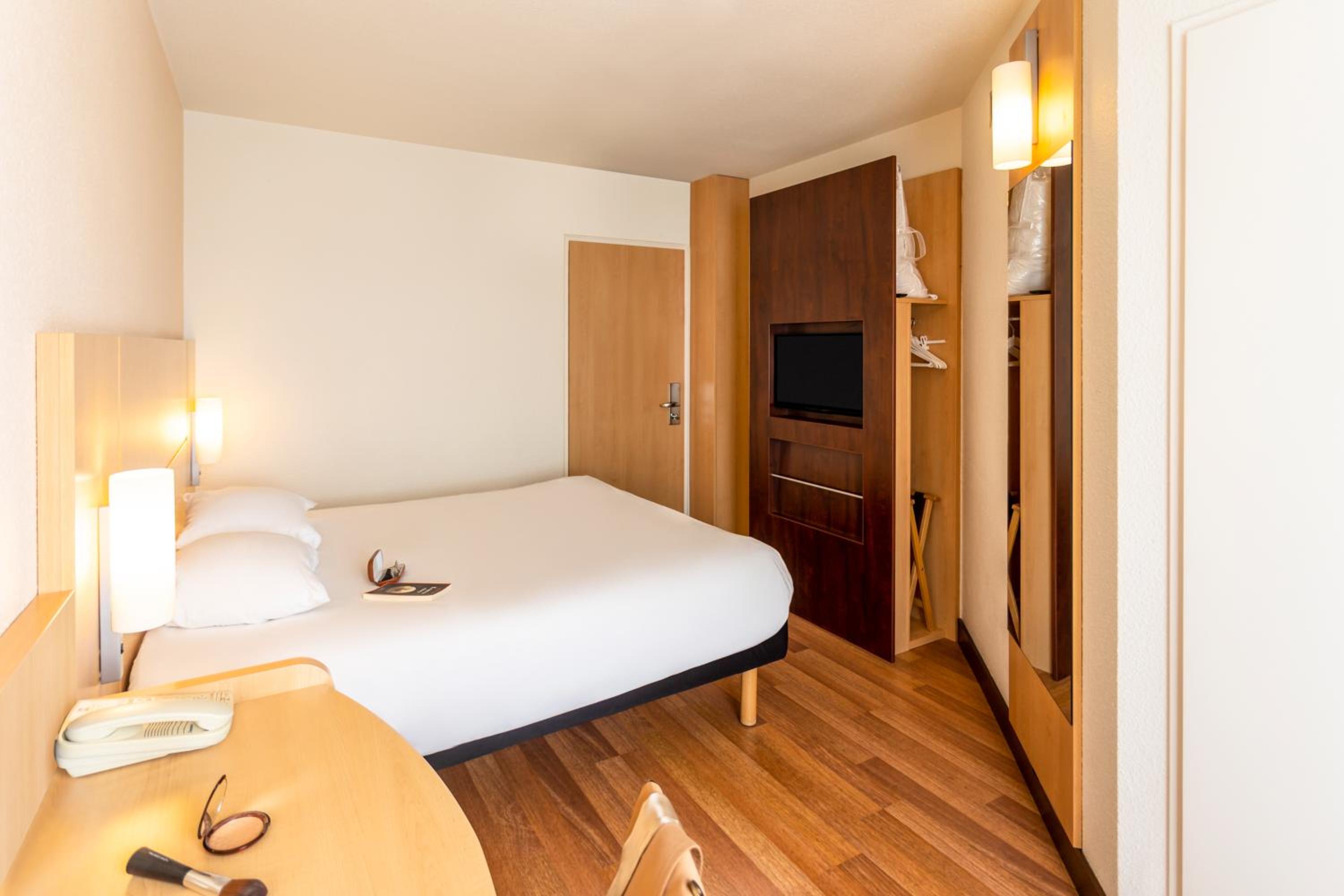 Standard Double Room - Photo 7