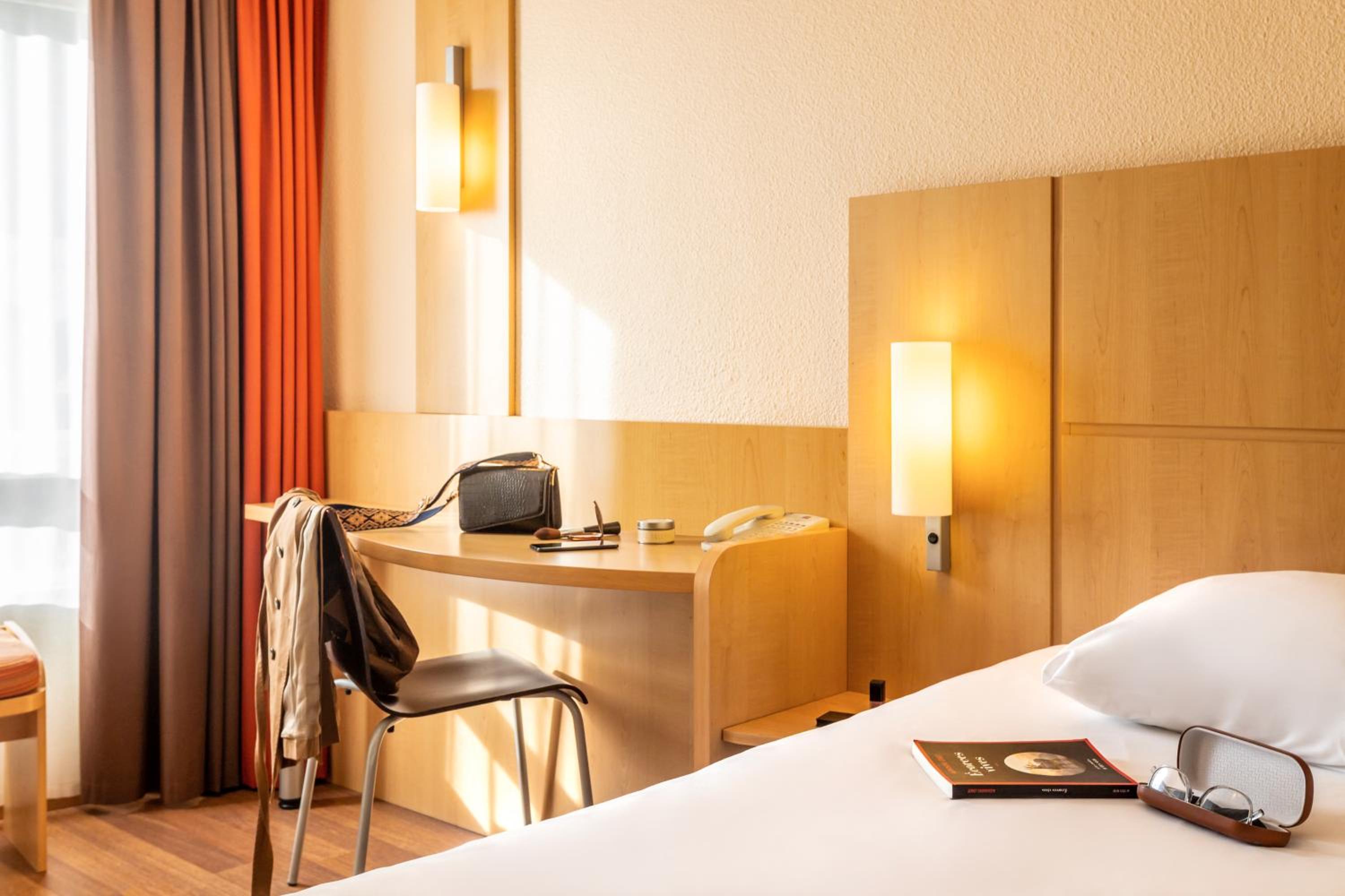 Standard Double Room - Photo 8
