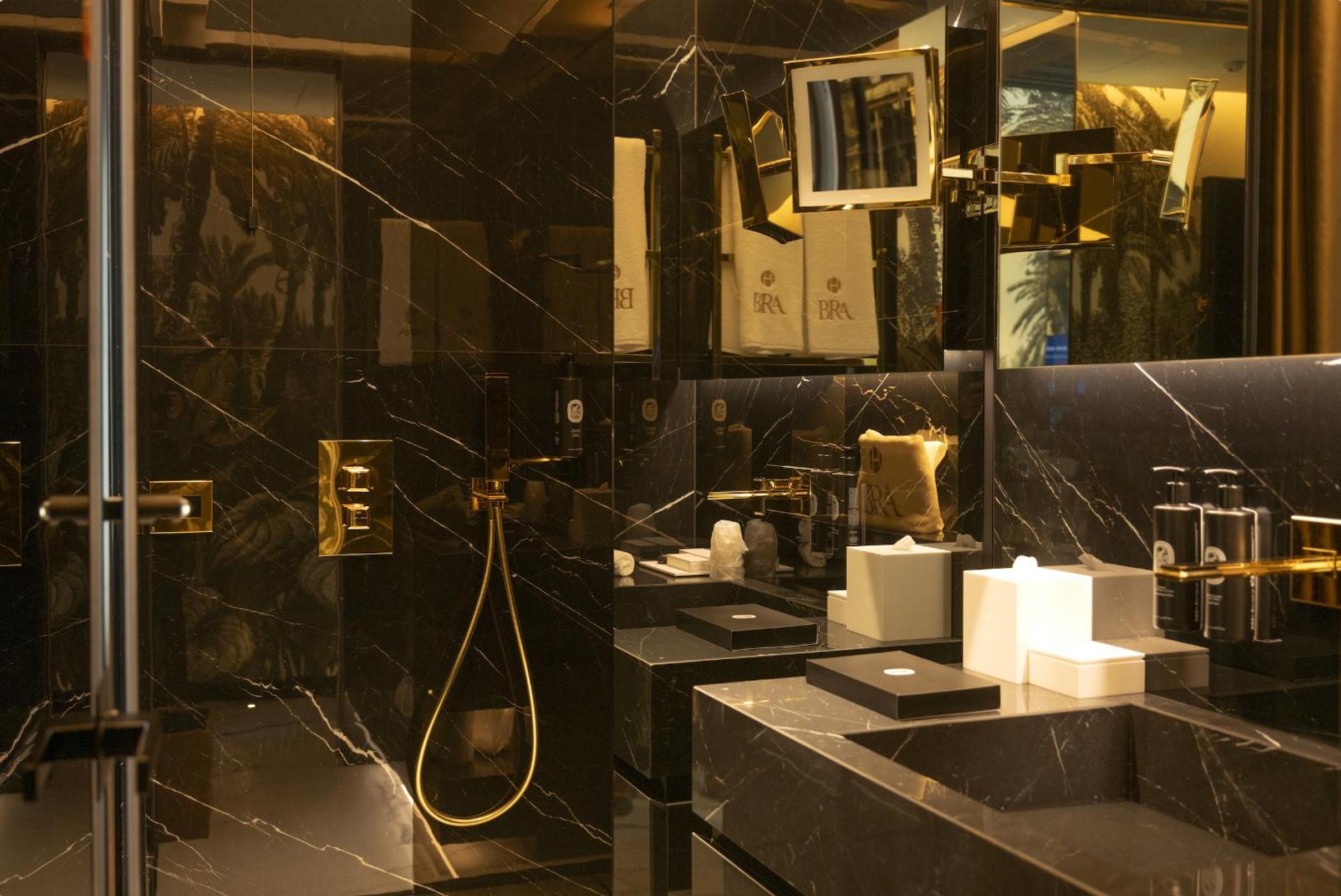 Deluxe Room - Photo 11