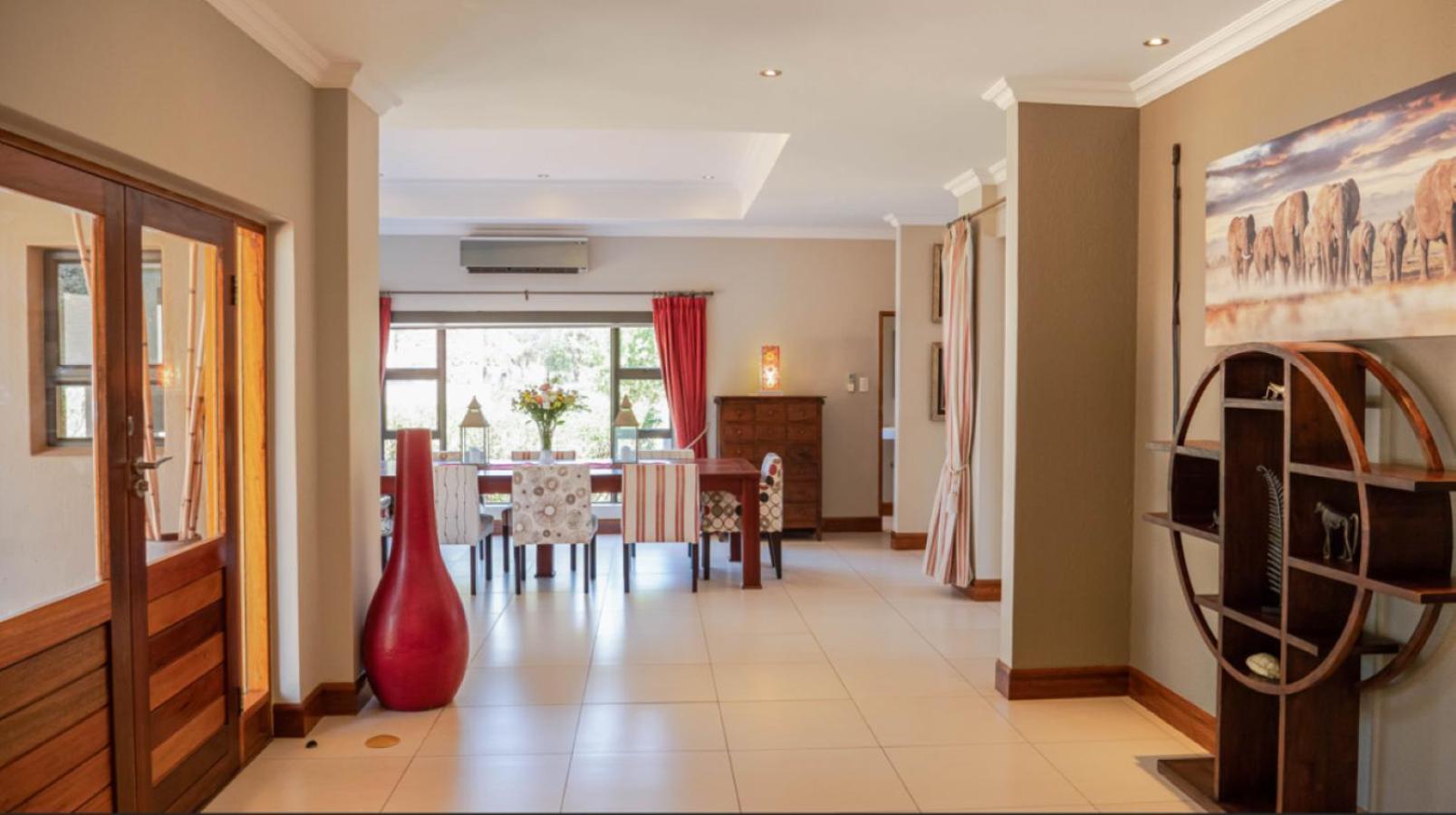 Five-Bedroom House photo 1
