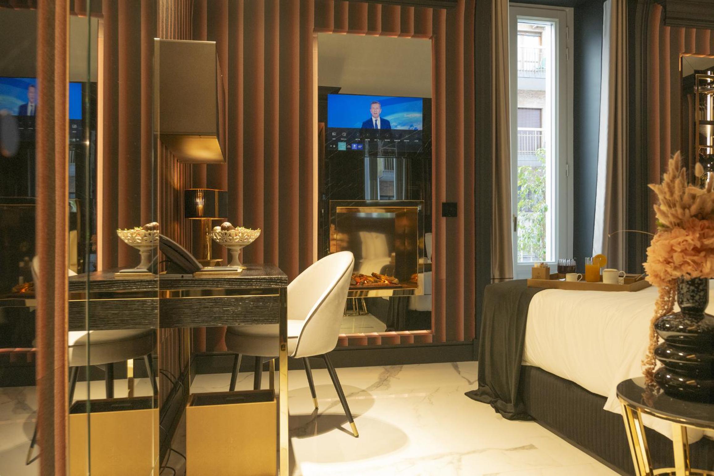 Deluxe Room - Photo 3