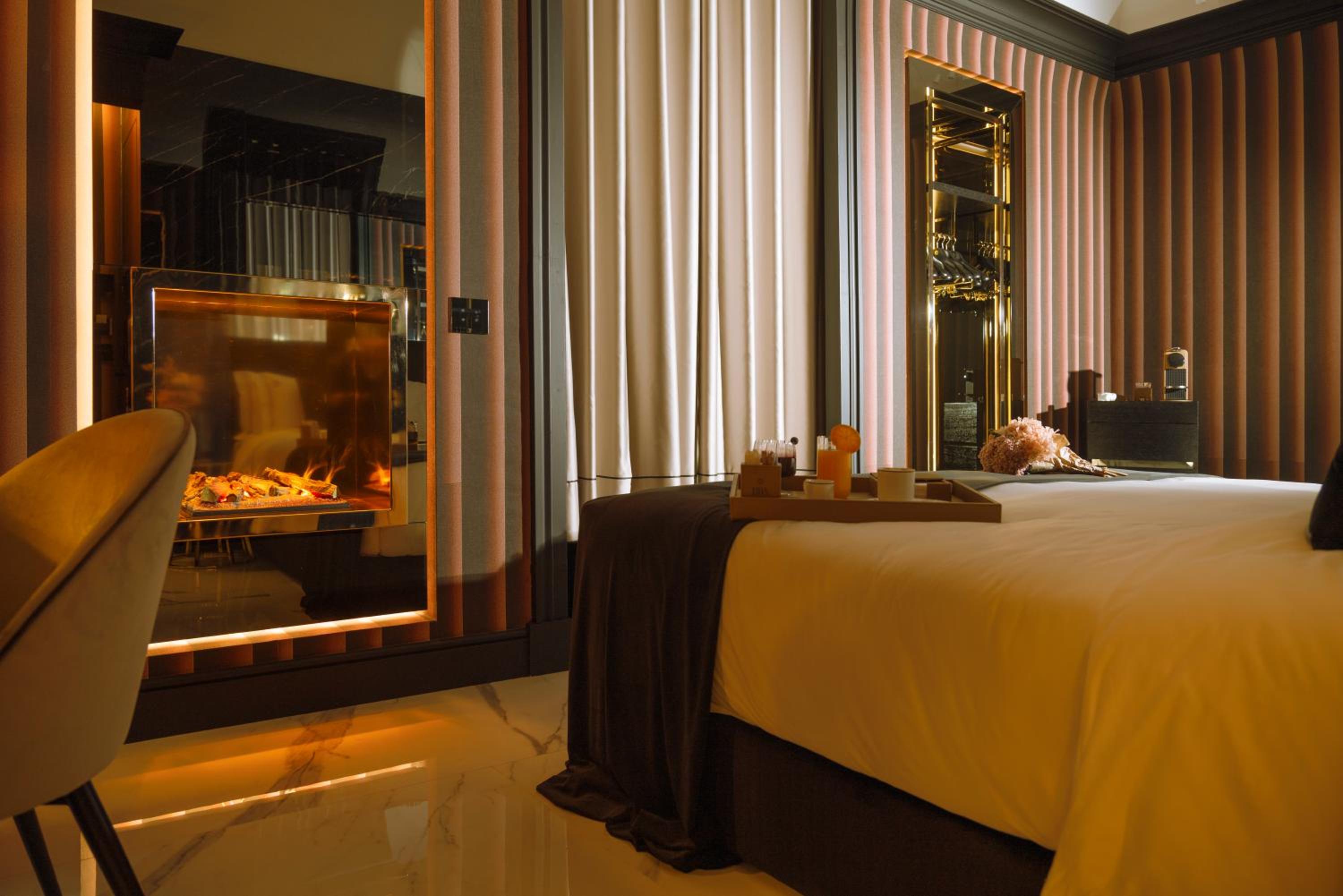 Deluxe Room - Photo 7