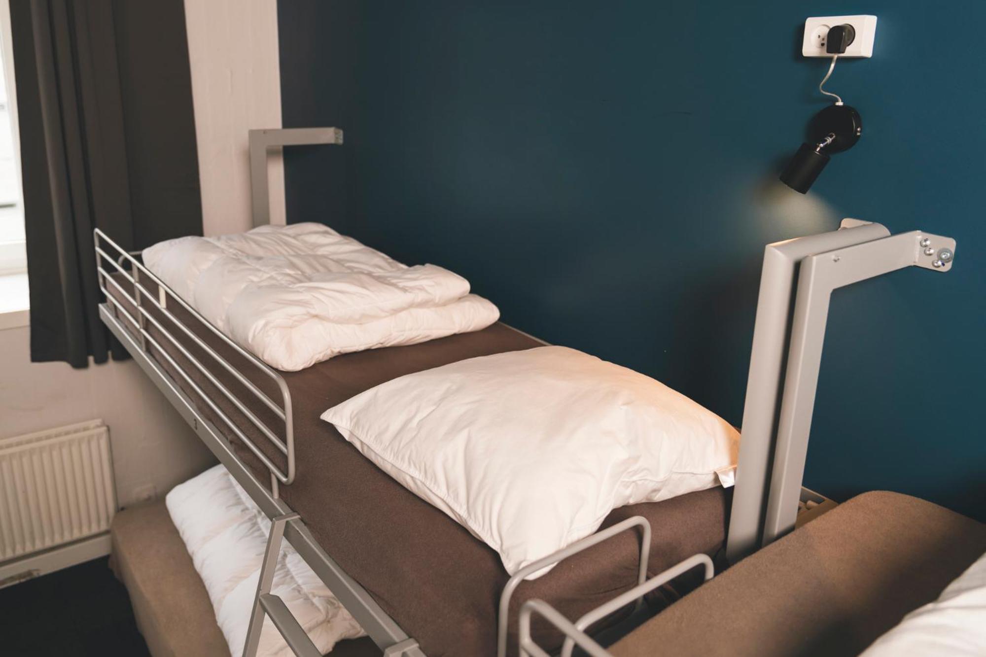 Private 6-Bedded Room with Shared Bathroom