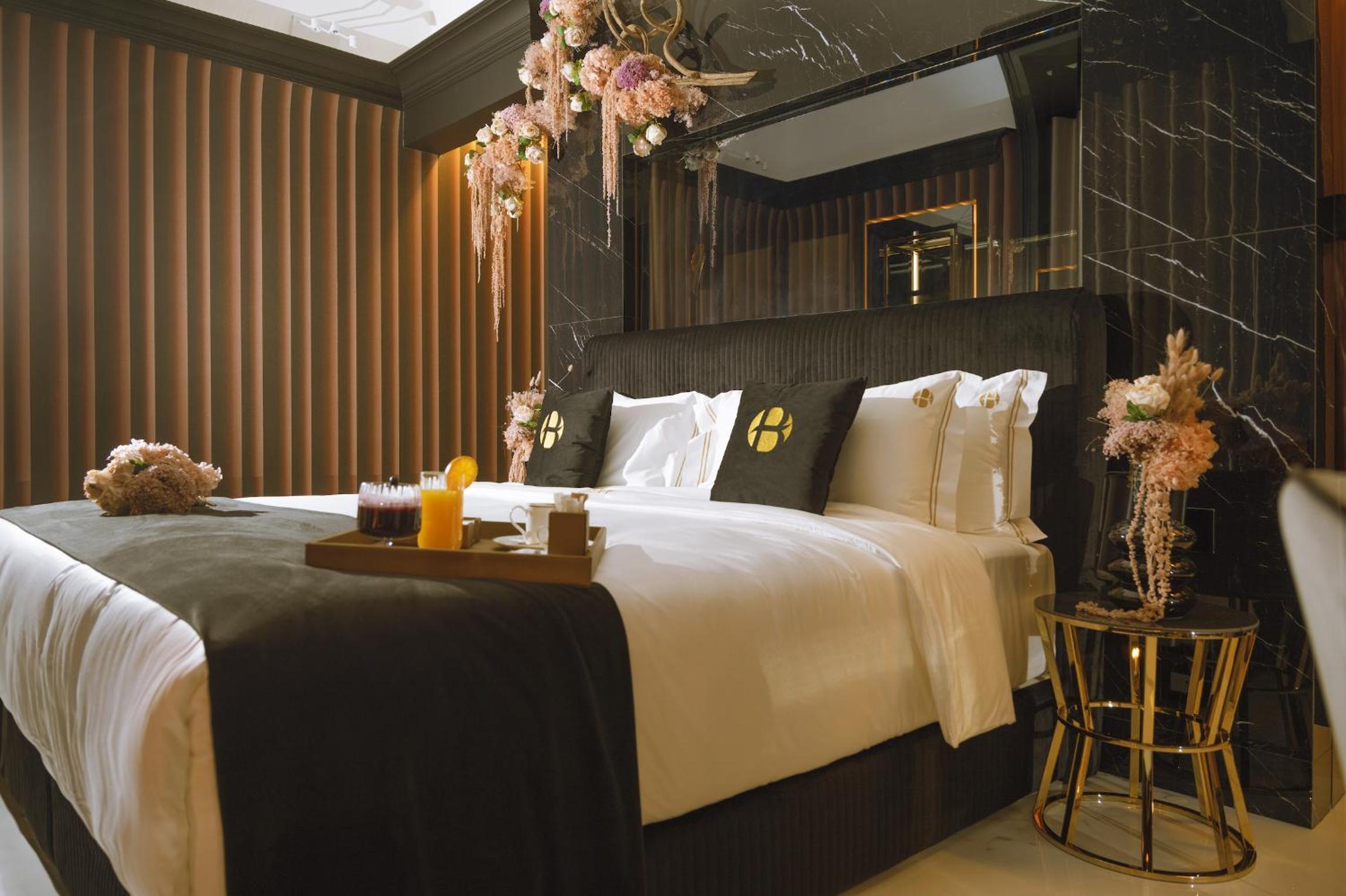 Deluxe Room - Photo 9