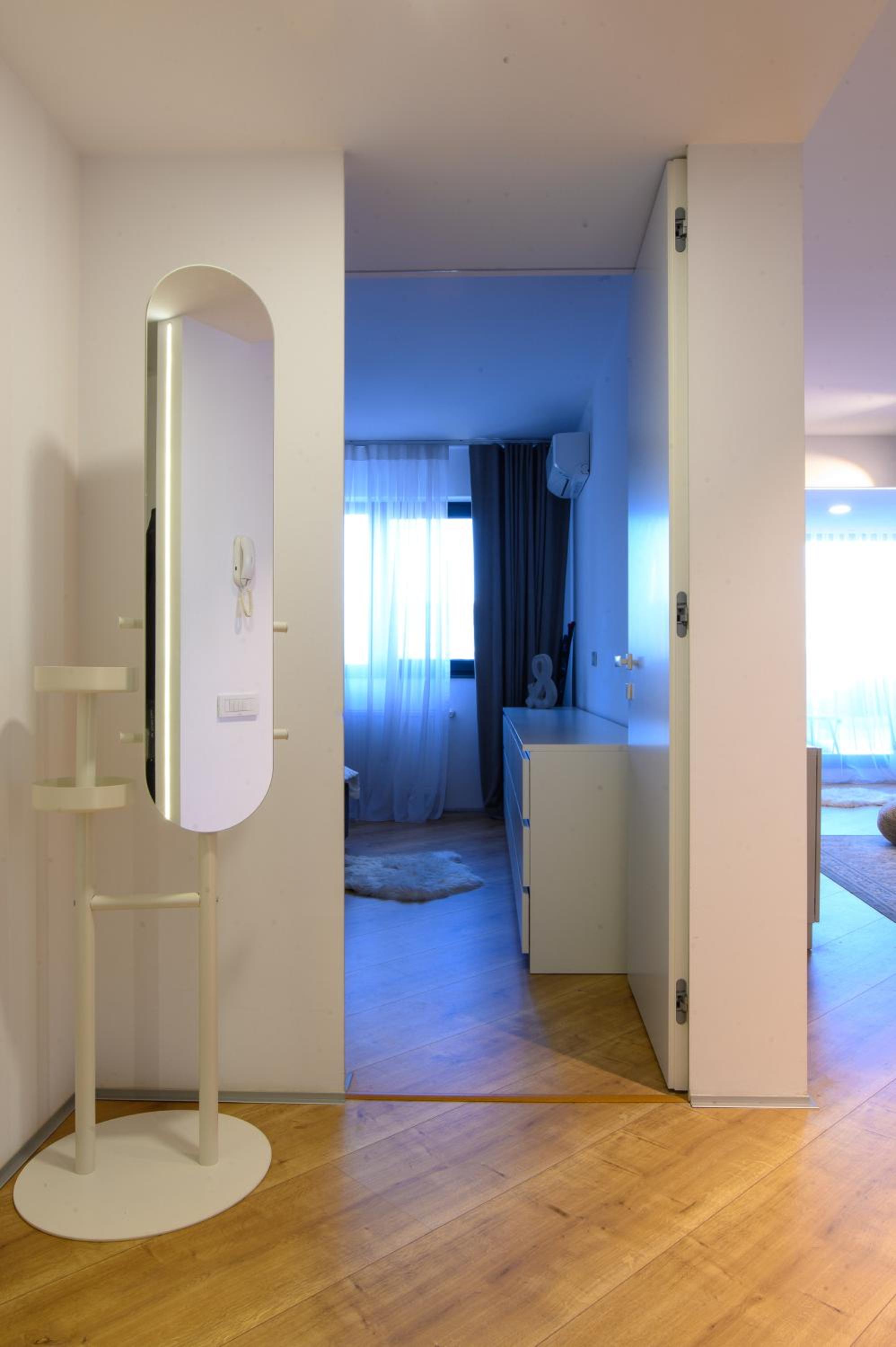One-Bedroom Apartment photo 2
