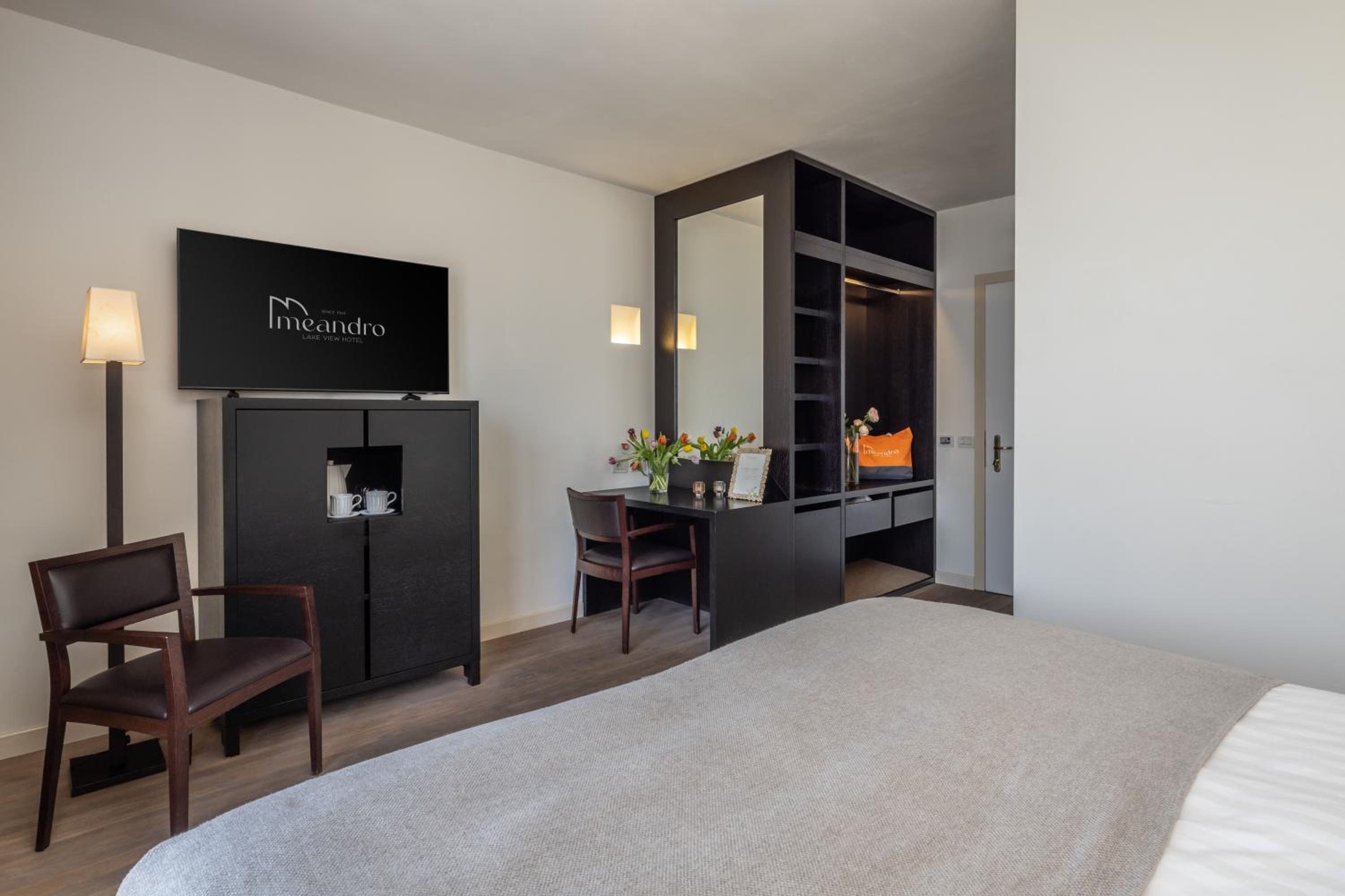 Deluxe Double or Twin Room with Lake View