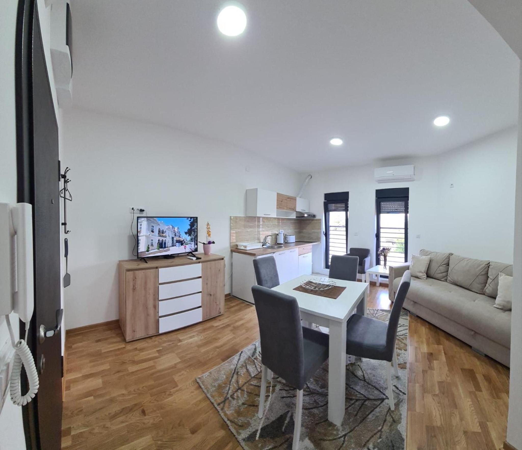 One-Bedroom Apartment photo 2