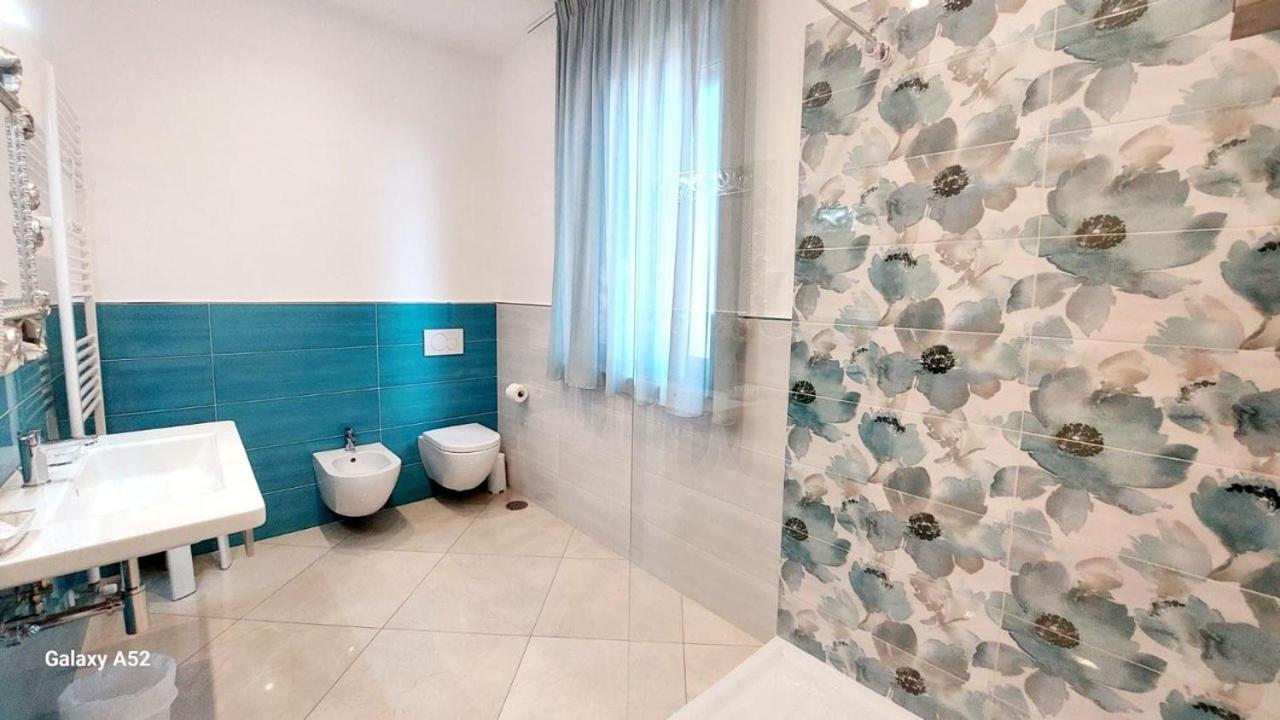 Double or Twin Room with Balcony - Photo 9