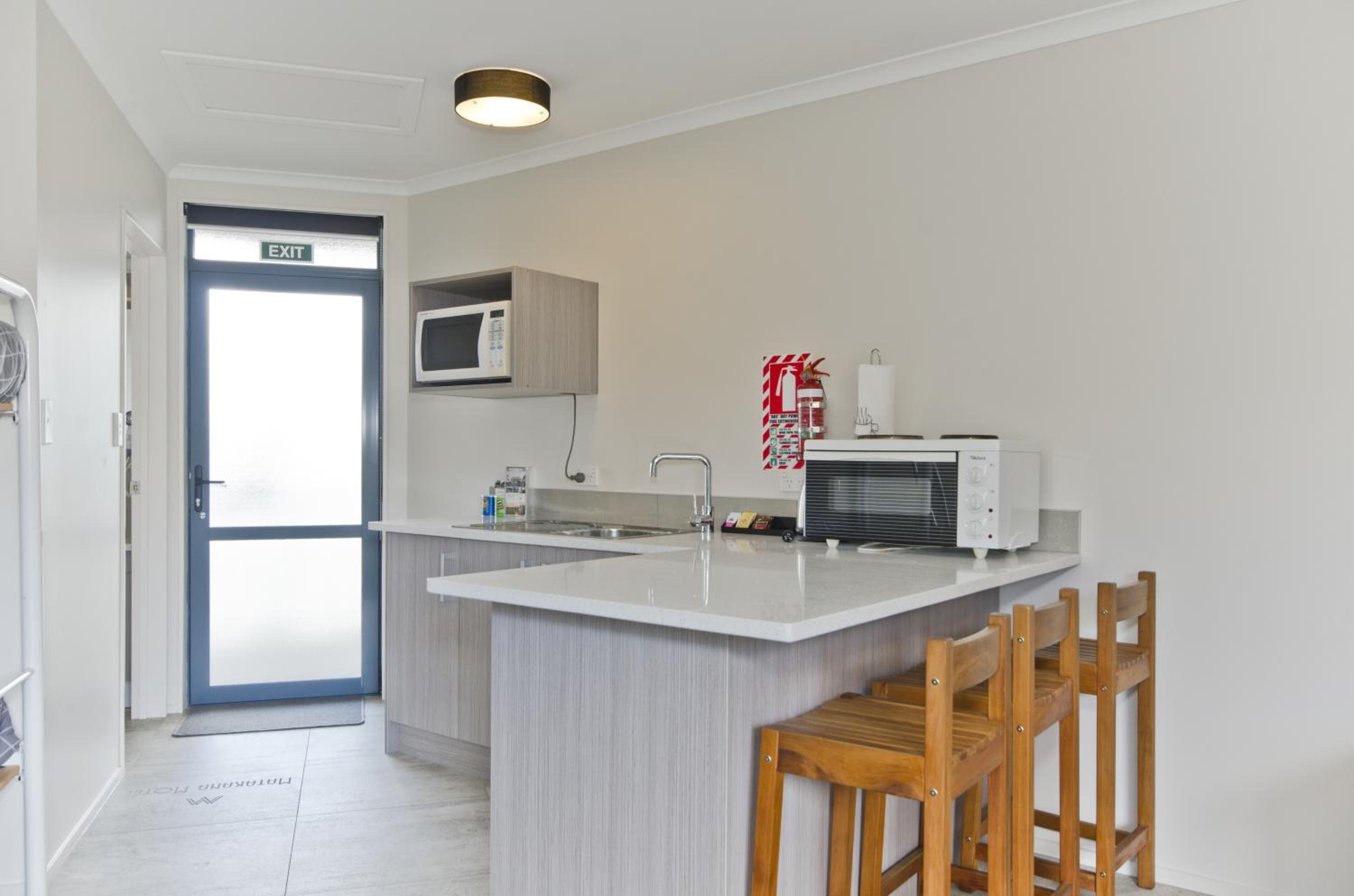 Large Studio, Kitchenette F photo 2