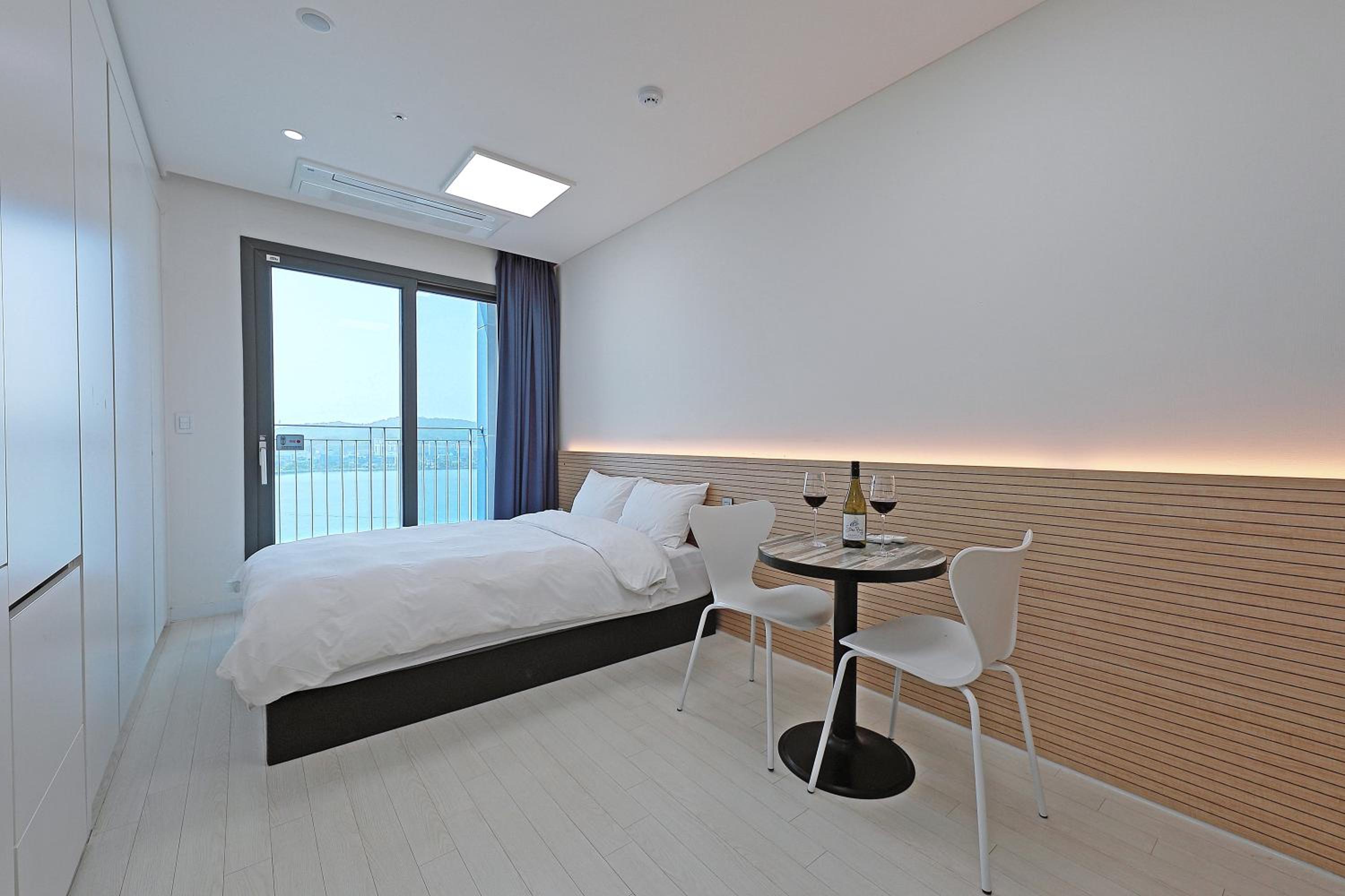 Double Room with Lake View - Photo 1