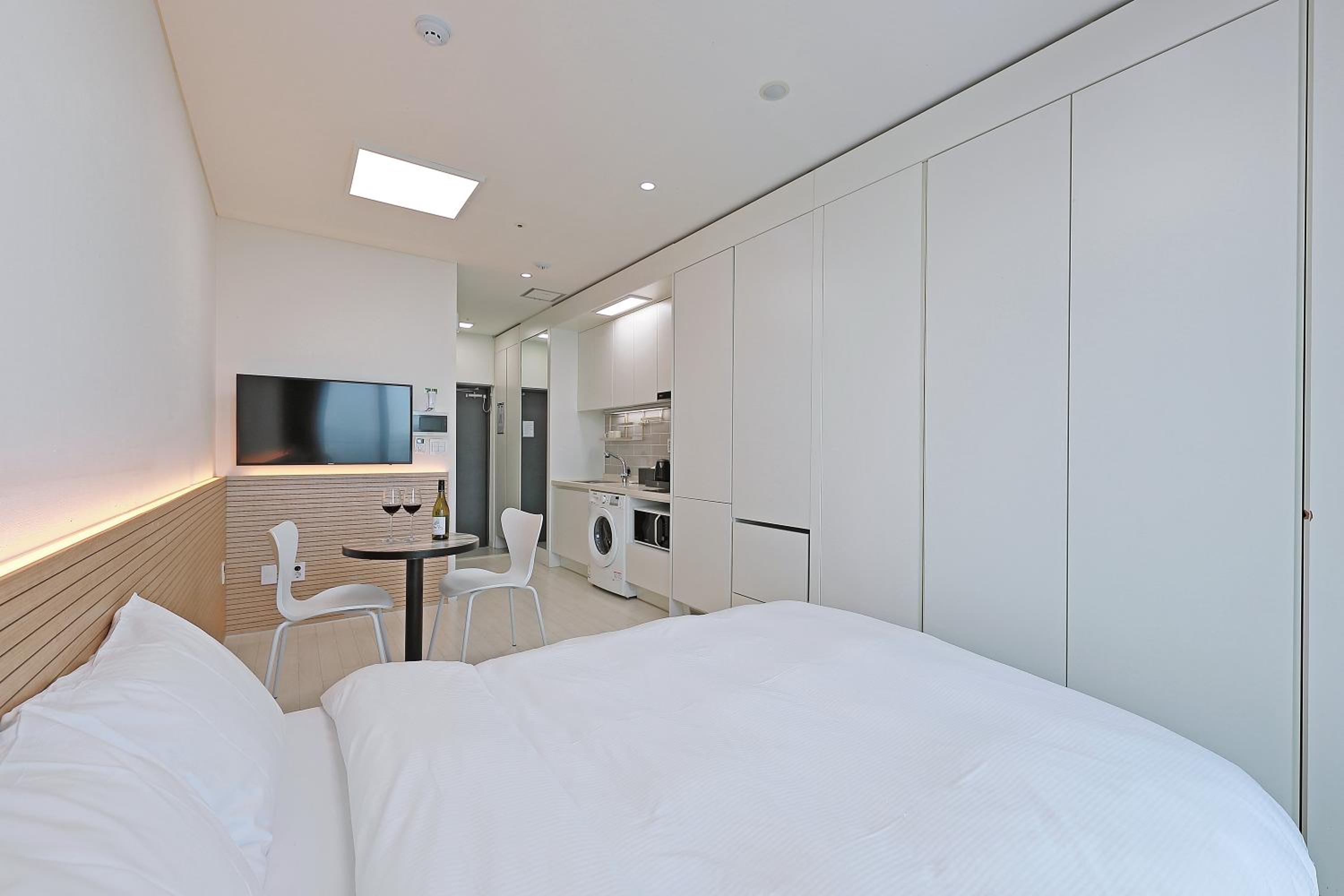 Double Room with Lake View - Photo 6