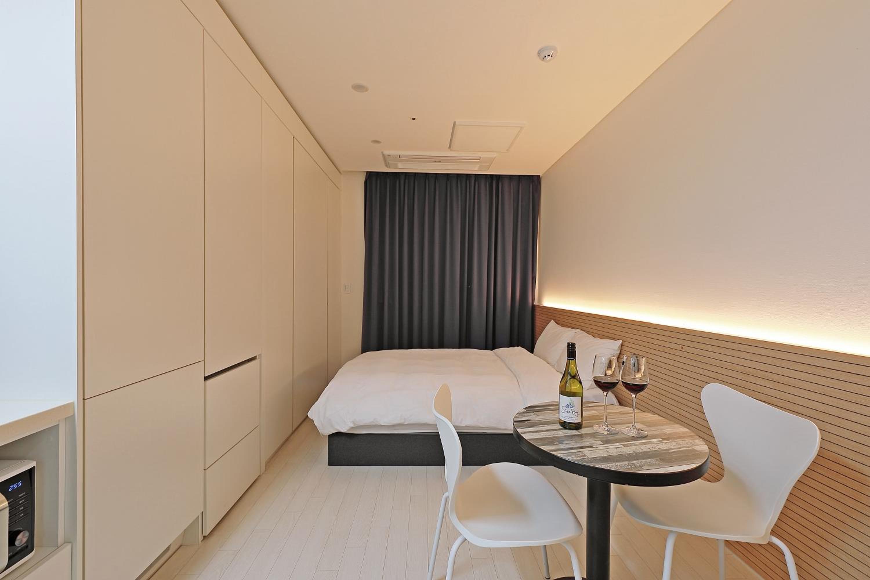 Double Room with Lake View - Photo 2