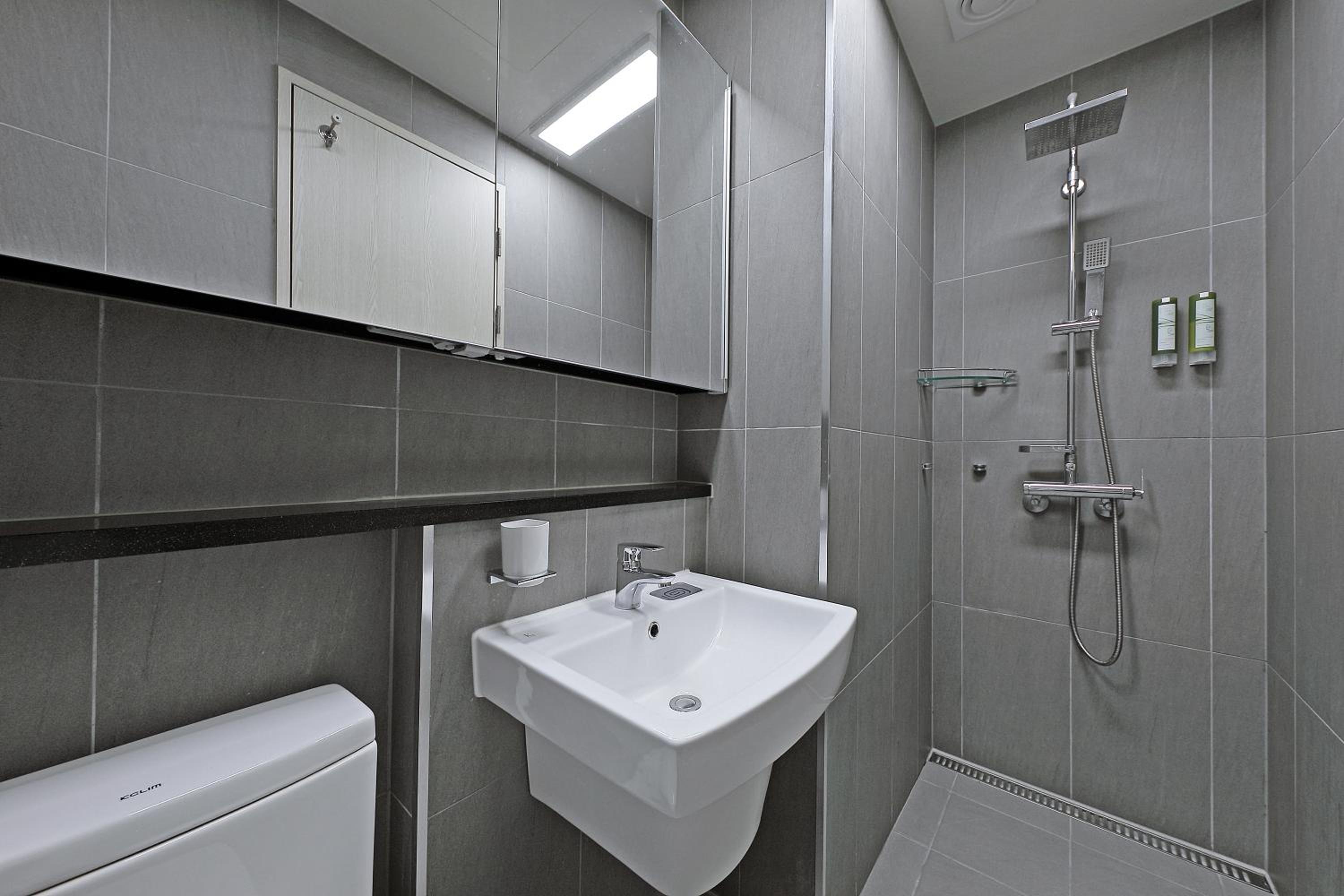 Double Room with Lake View - Photo 4