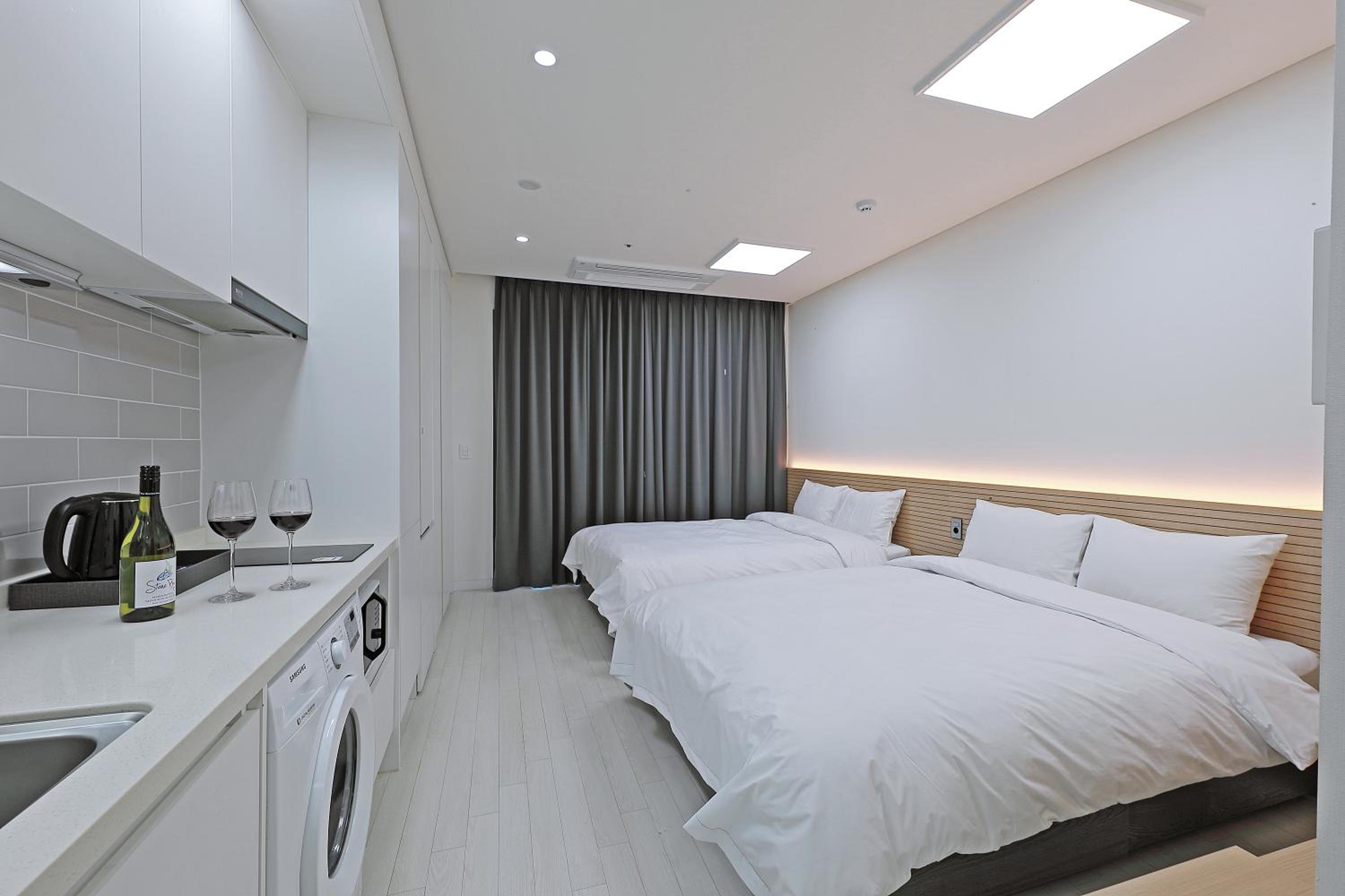 Deluxe Twin Room - Photo 12