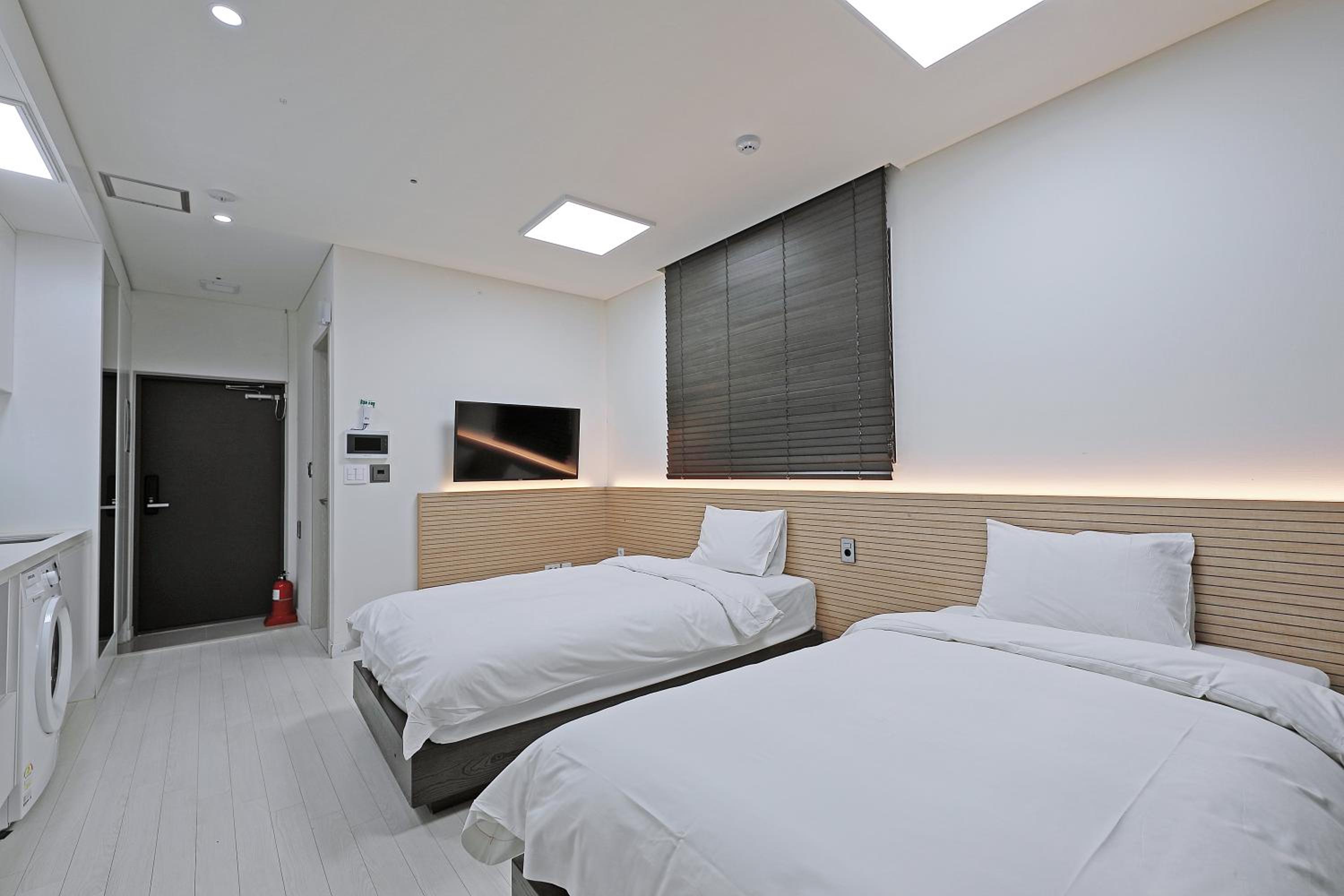 Standard Twin Room - Photo 6