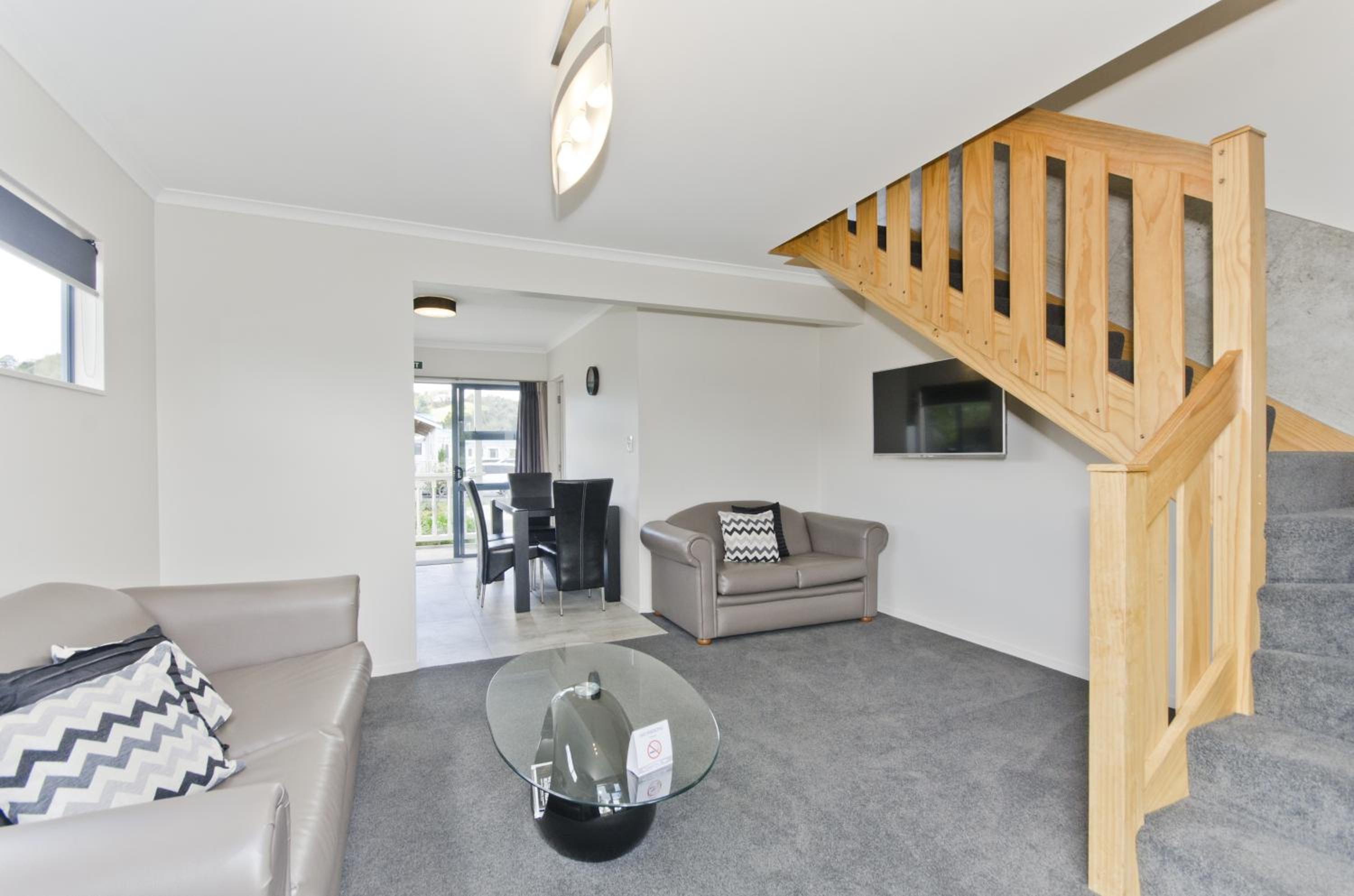 Two story 2Bed unit 4Beds L