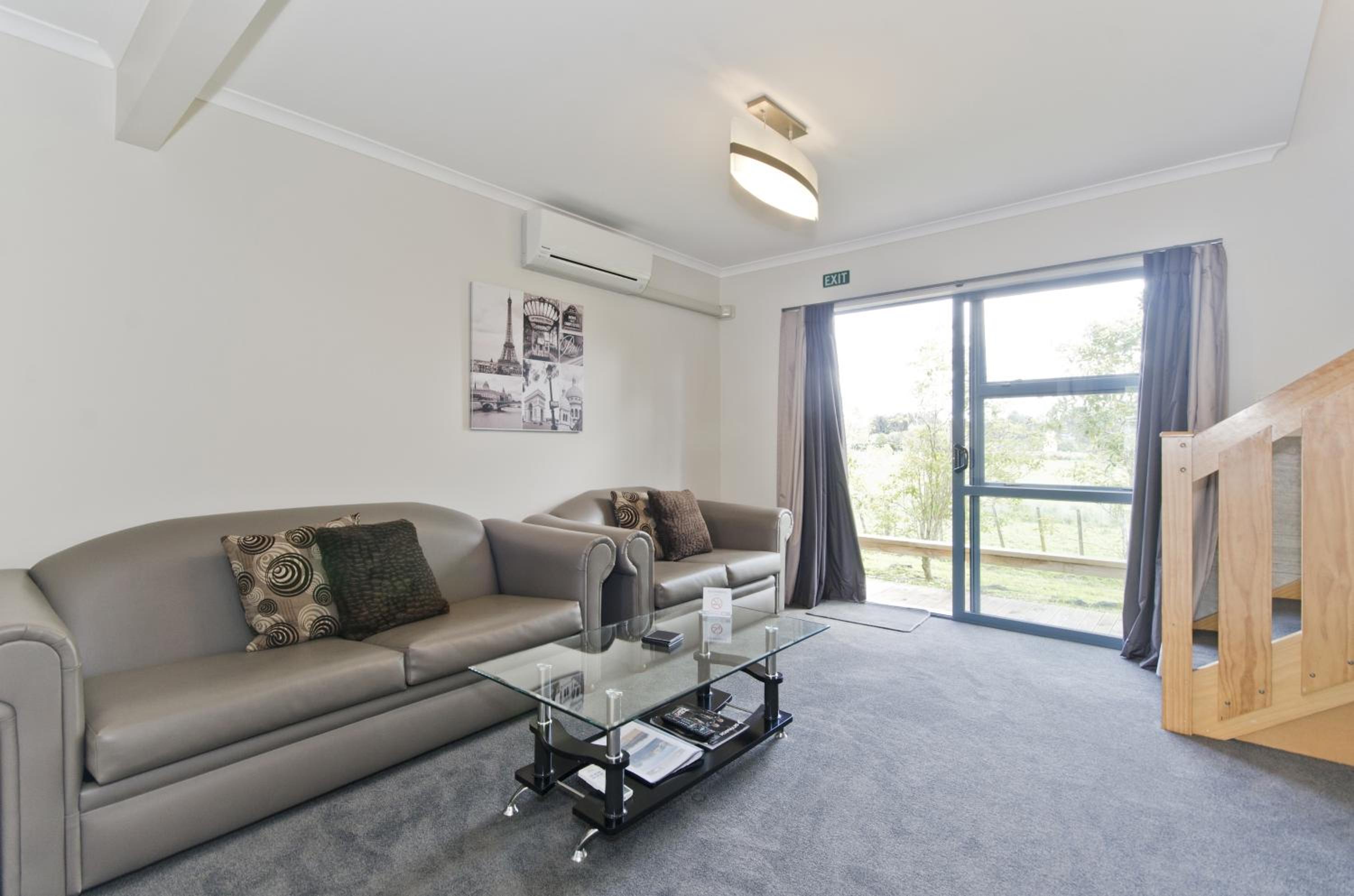 Two story 2Bed unit 3Beds M