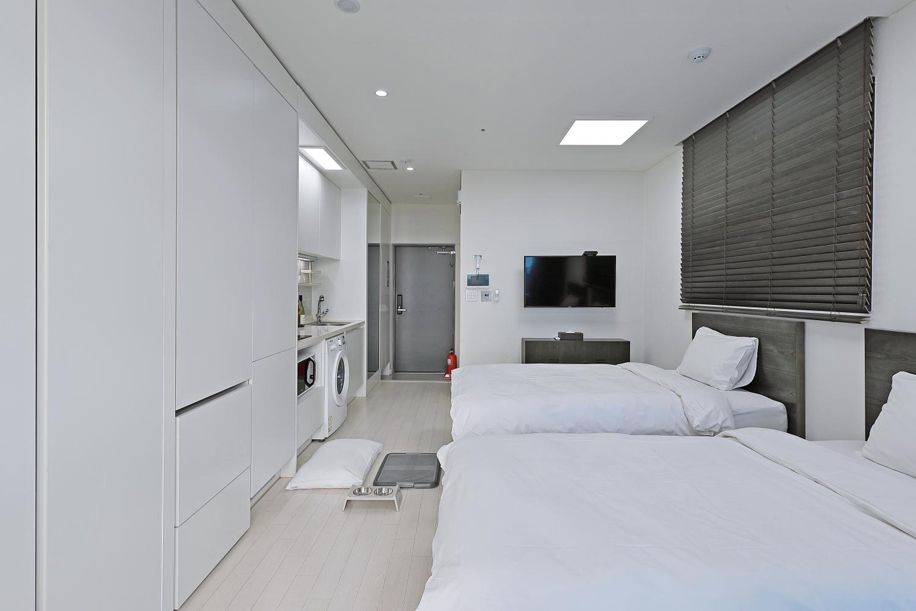 Twin Room - Pet Friendly - Photo 9