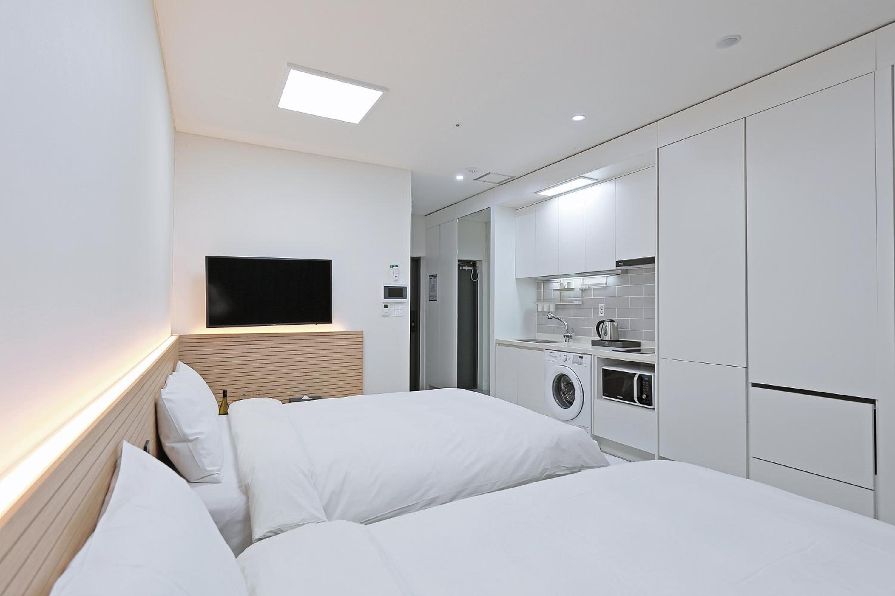 Twin Room with City View - Pet Friendly - Photo 7