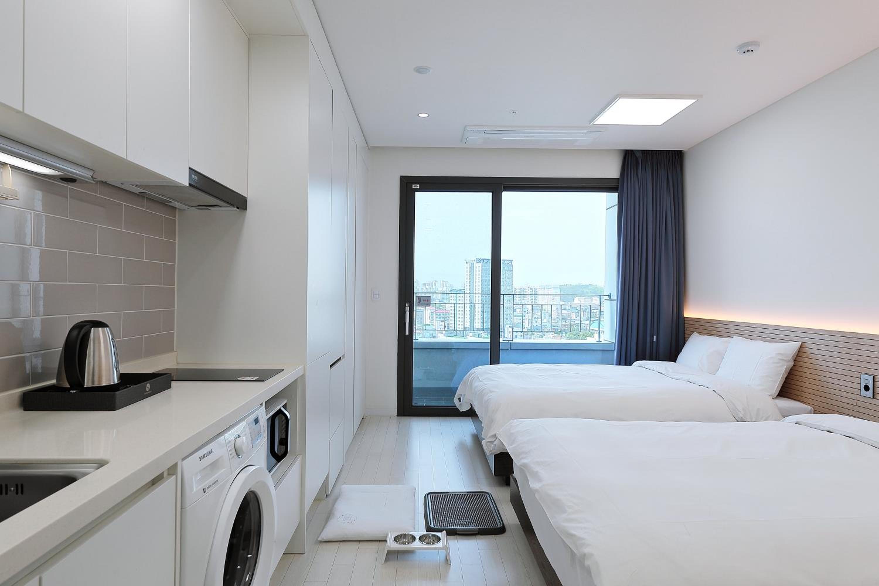 Twin Room with City View - Pet Friendly - Photo 1