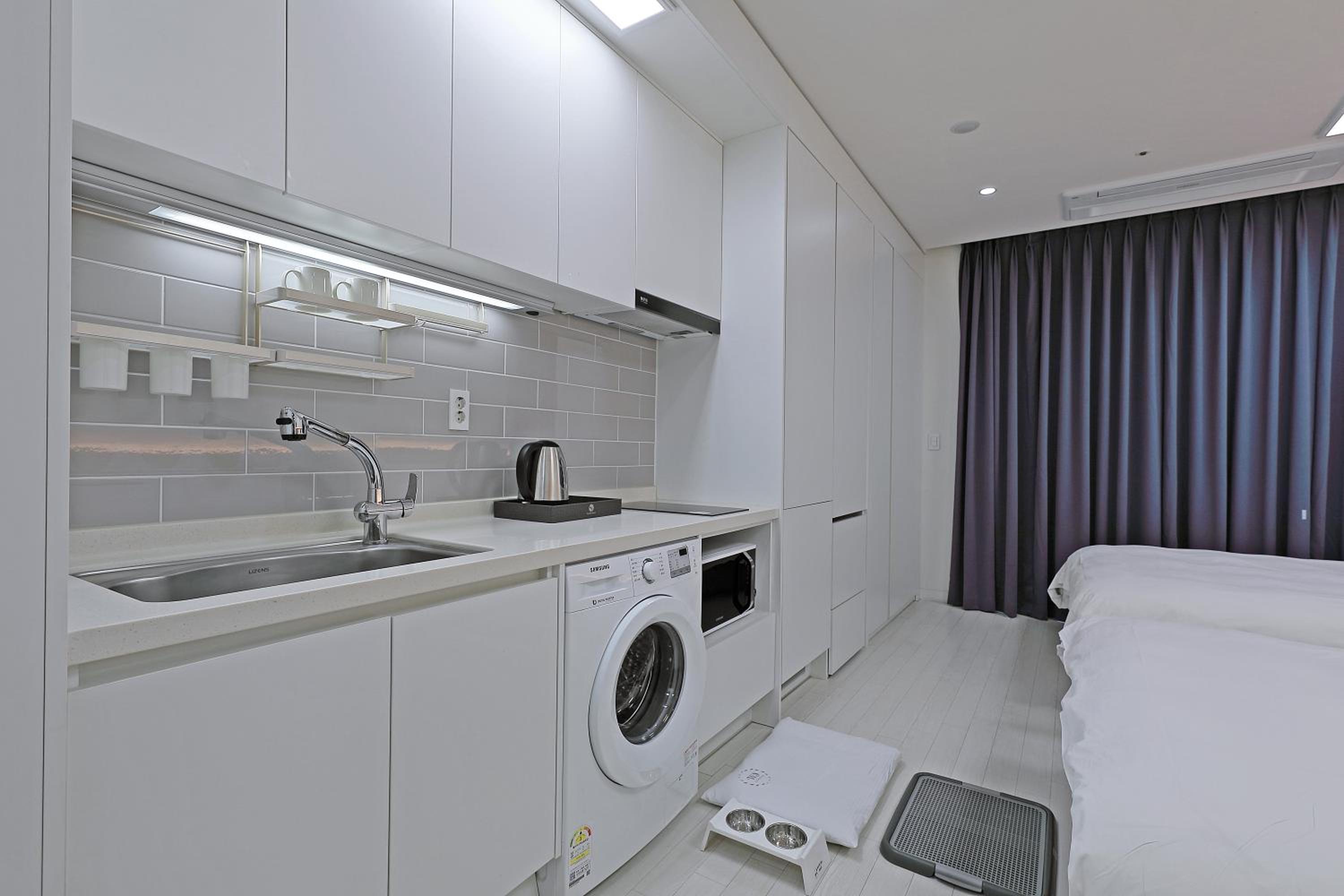 Twin Room with City View - Pet Friendly - Photo 3