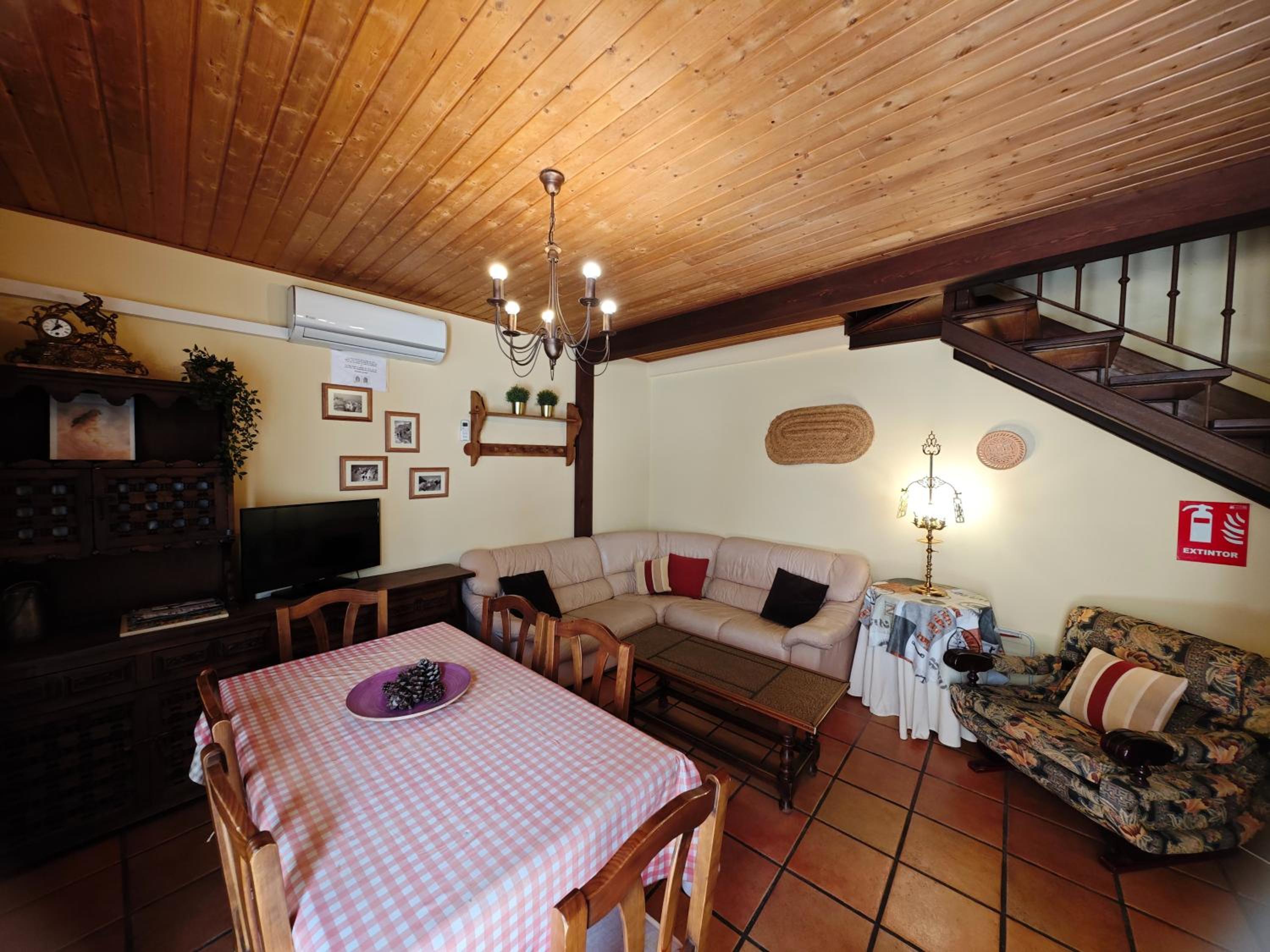 Three-Bedroom House photo 3