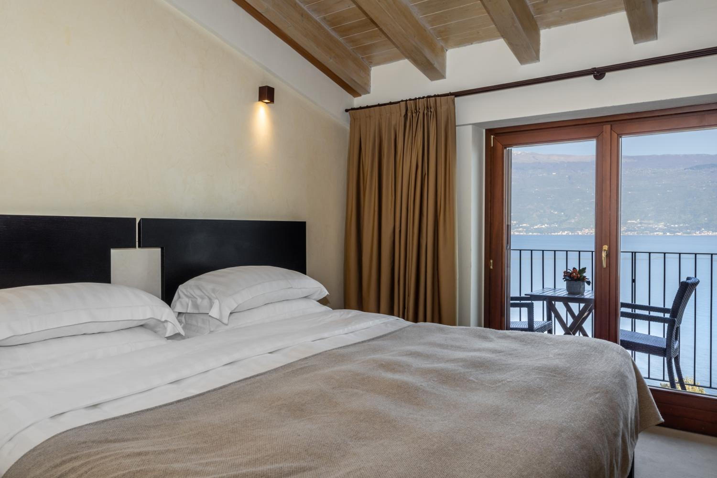 Junior Suite with Lake View