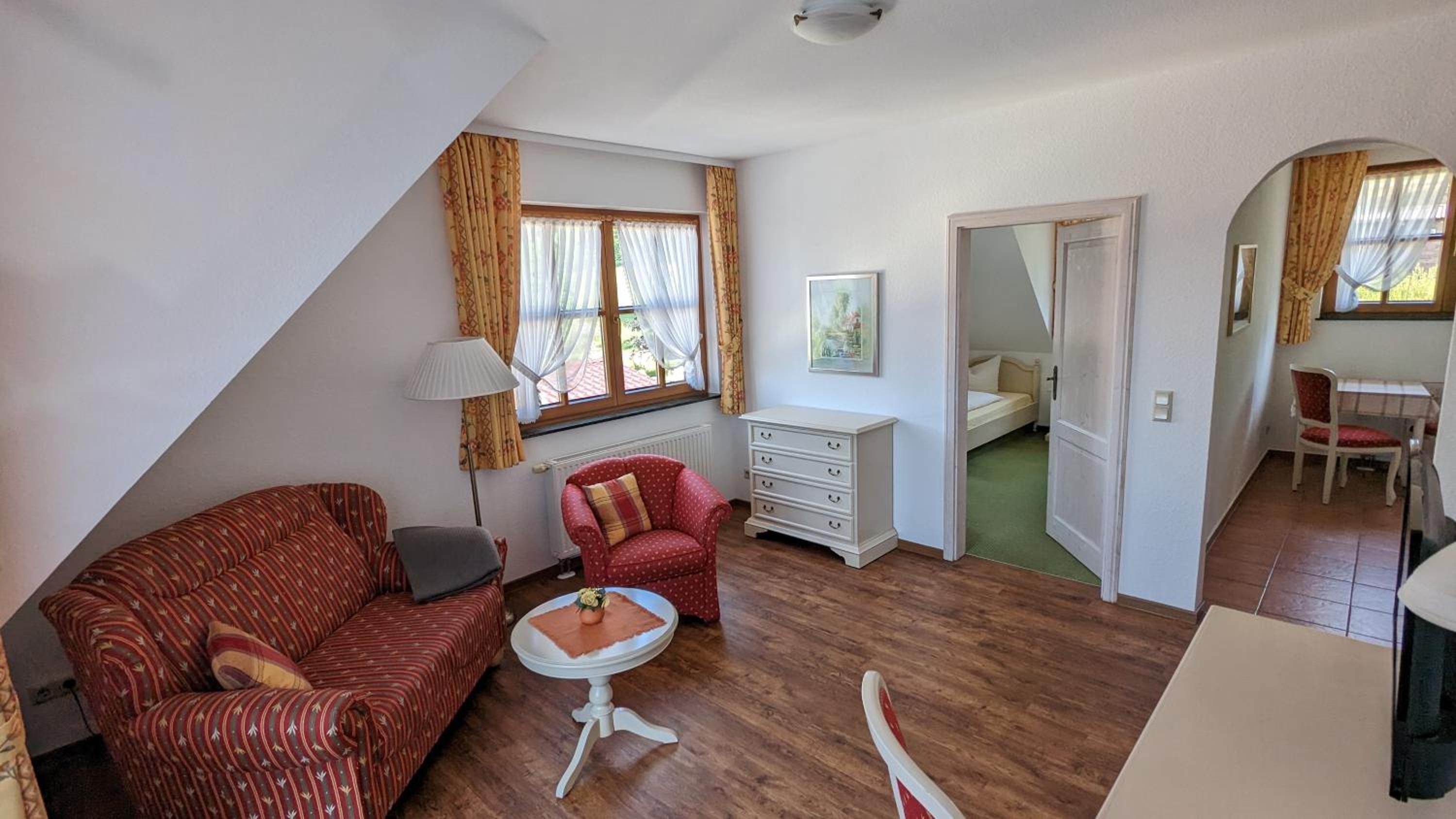 One-Bedroom Apartment with Balcony and Mountain View   photo 1