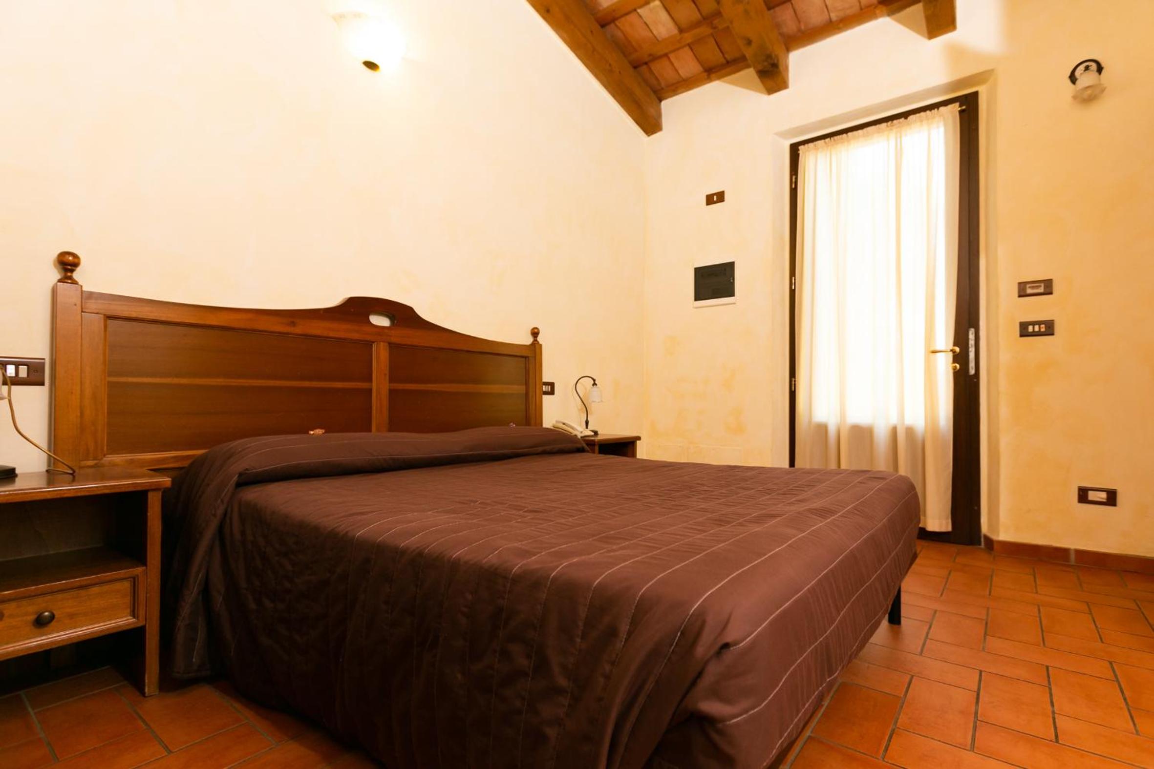 Deluxe Quadruple Room - Photo 10