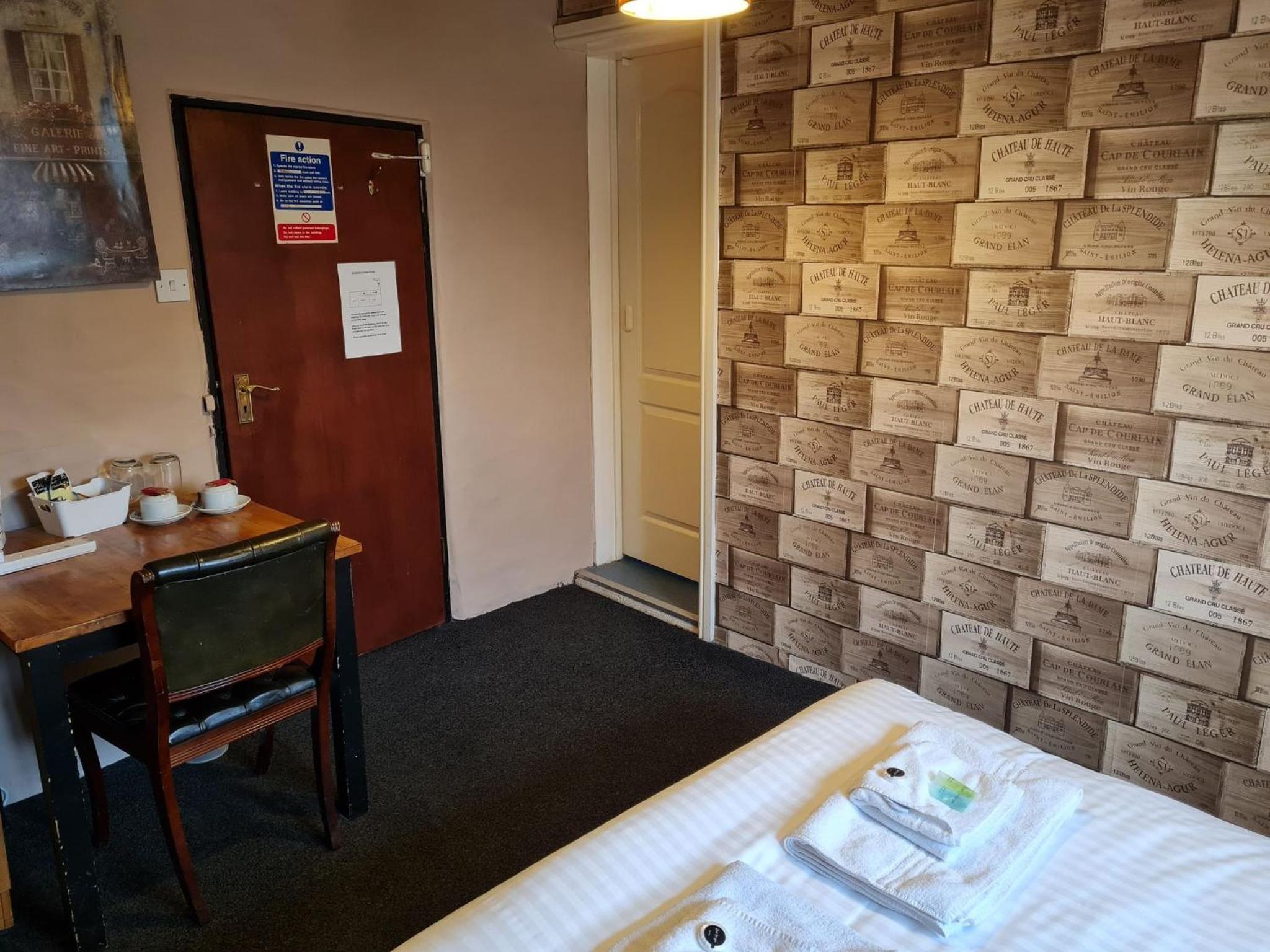 Double Room With Private Bathroom photo 1