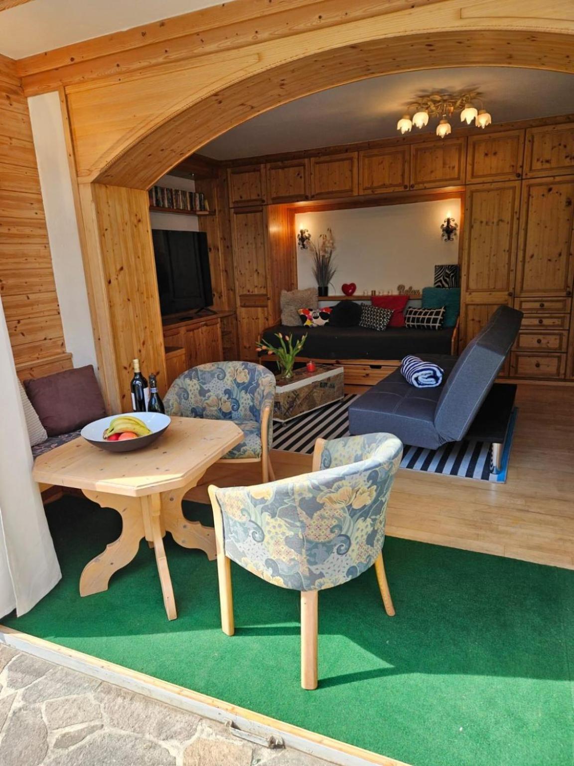 One-Bedroom Apartment with Terrace photo 1
