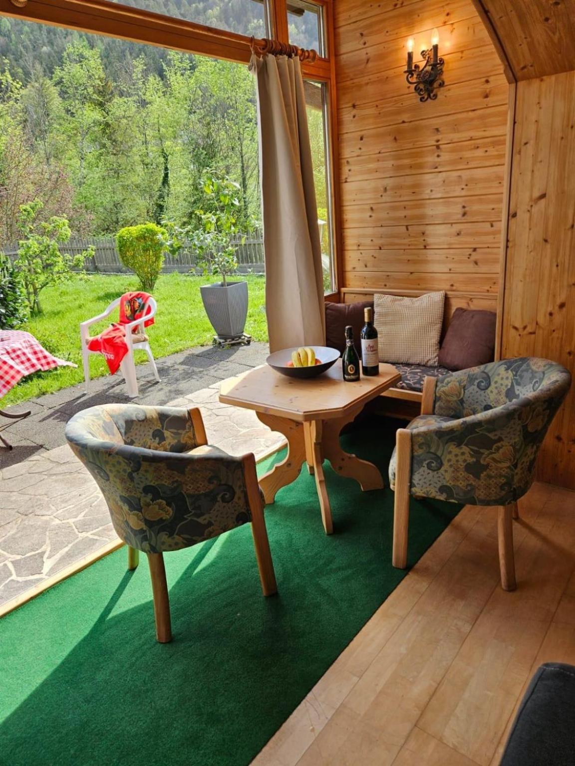 One-Bedroom Apartment with Terrace photo 2