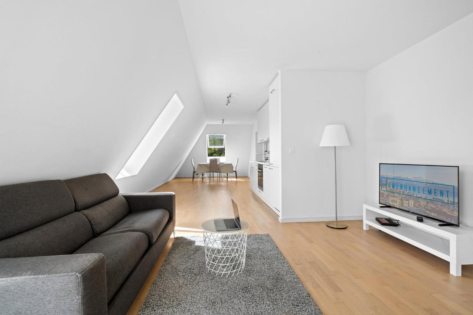 One-Bedroom Apartment photo 1