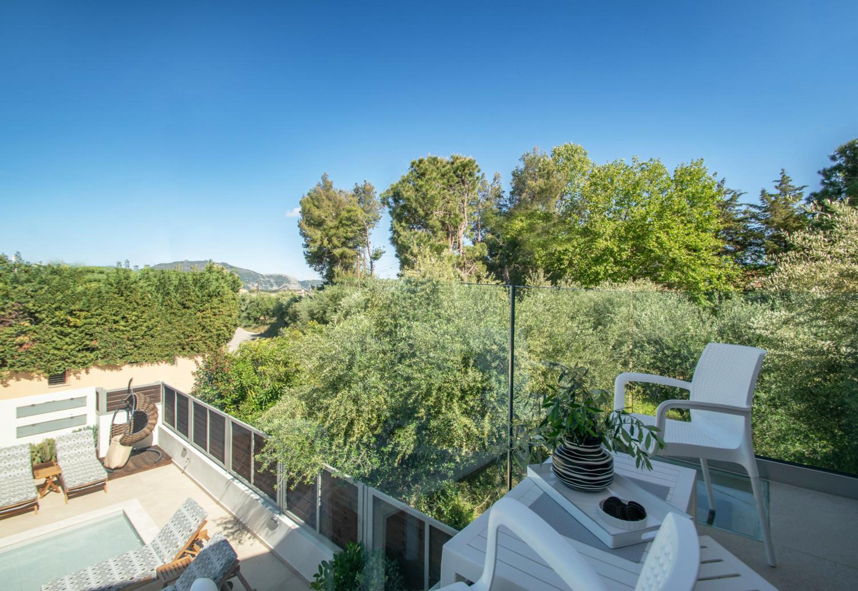 Villa photo 2