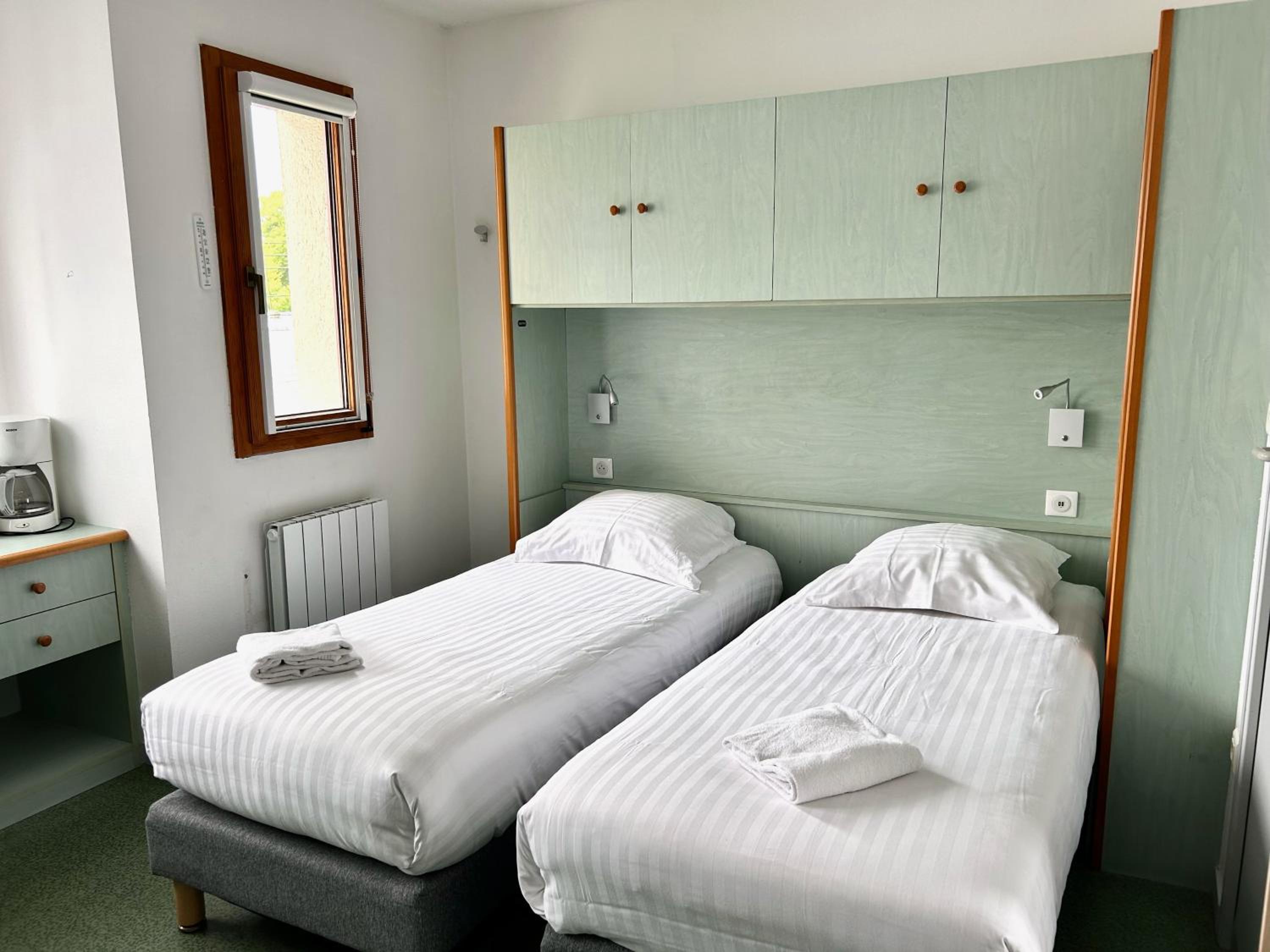 Twin Room with Private Bathroom - Photo 1