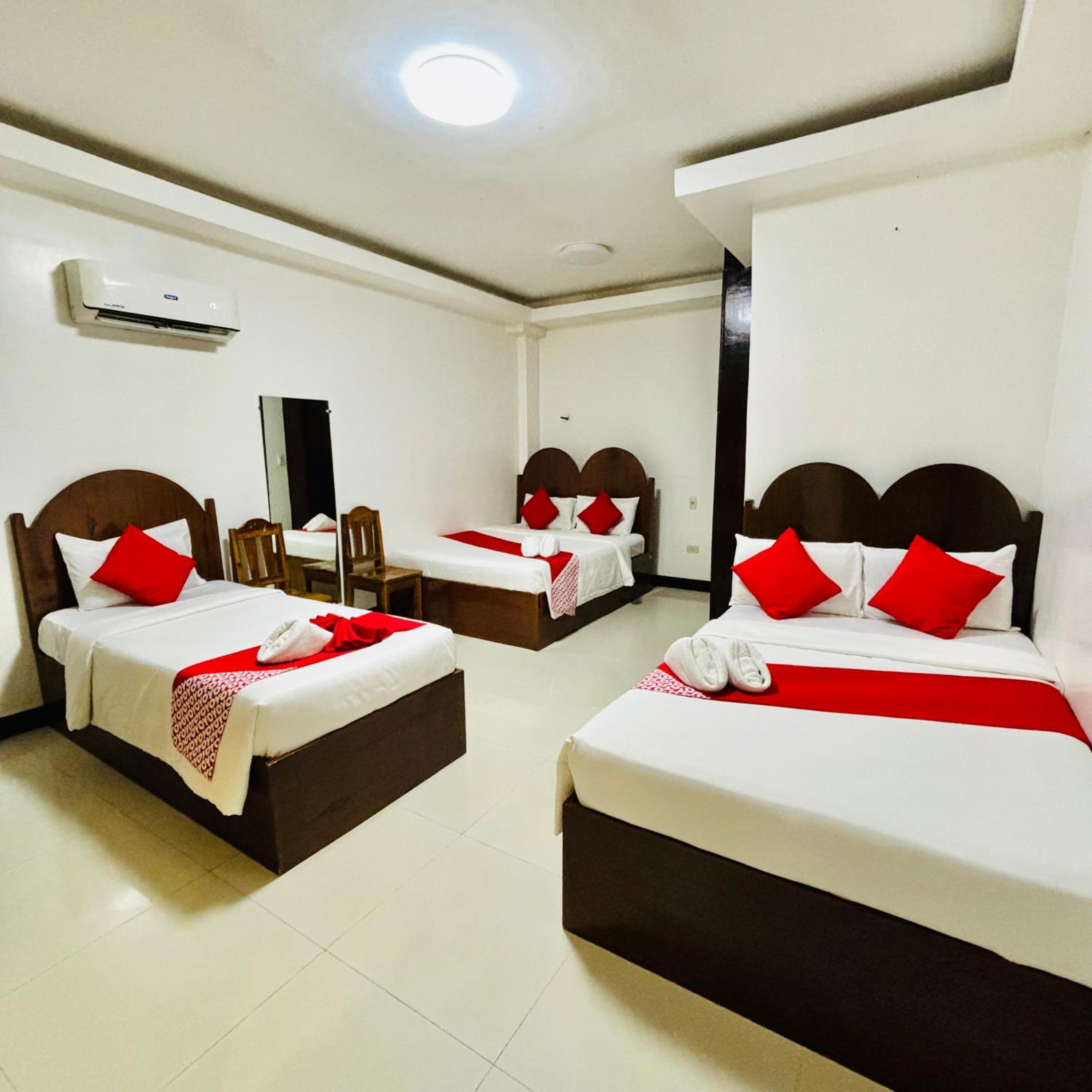 Deluxe Family Room - Photo 1