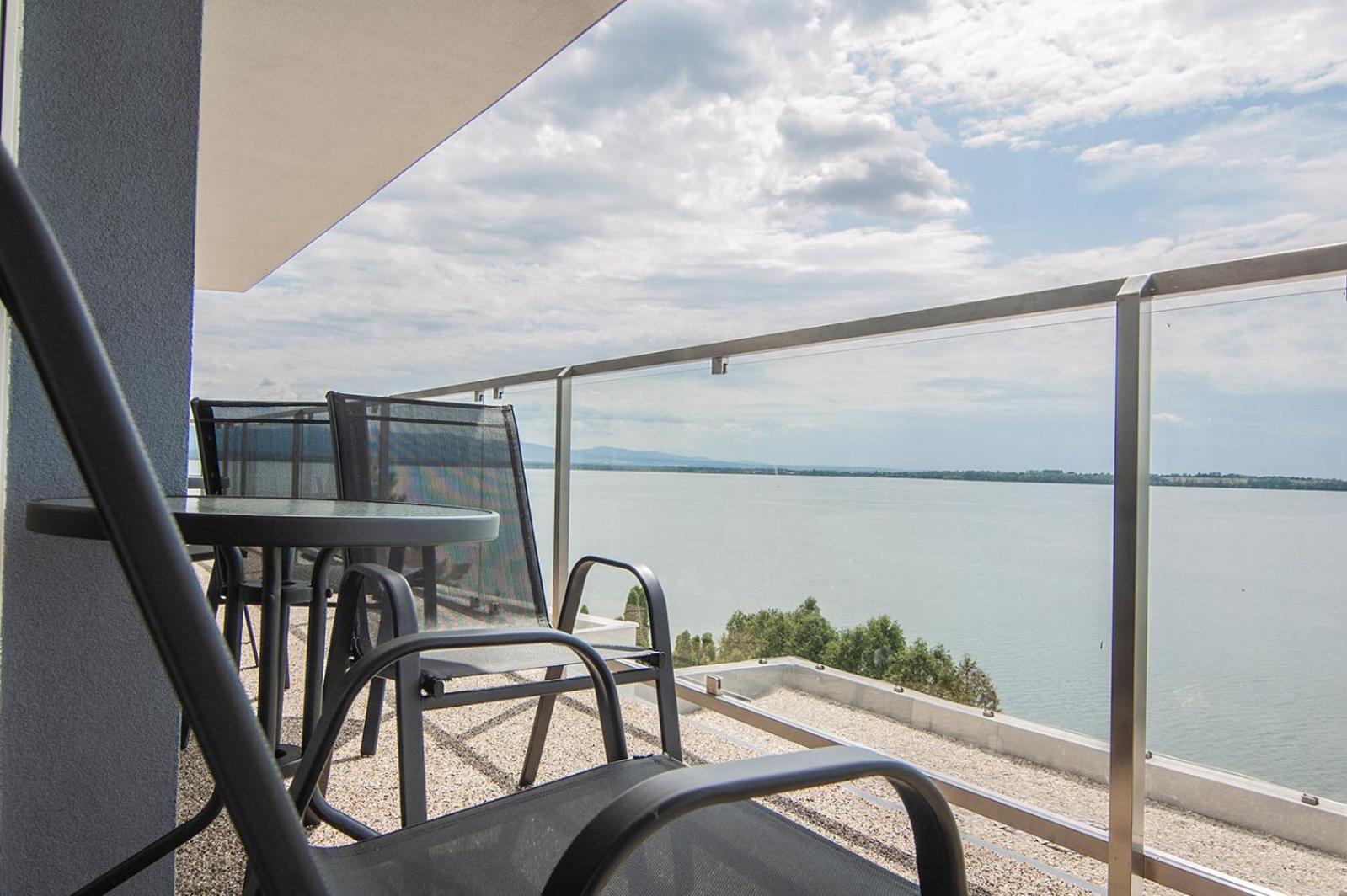 Triple Room with Lake View - Photo 6