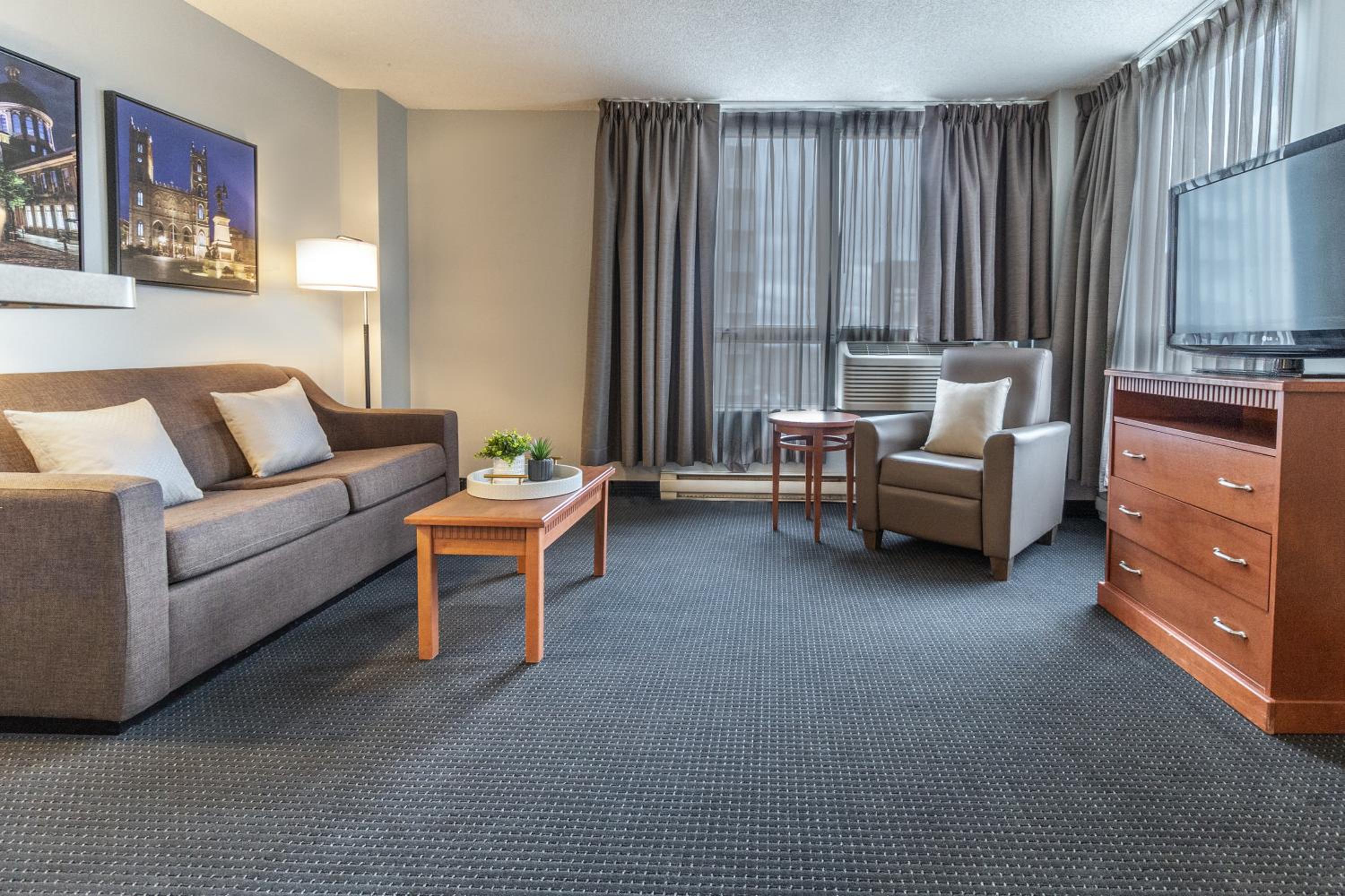 Executive King Suite - Photo 13