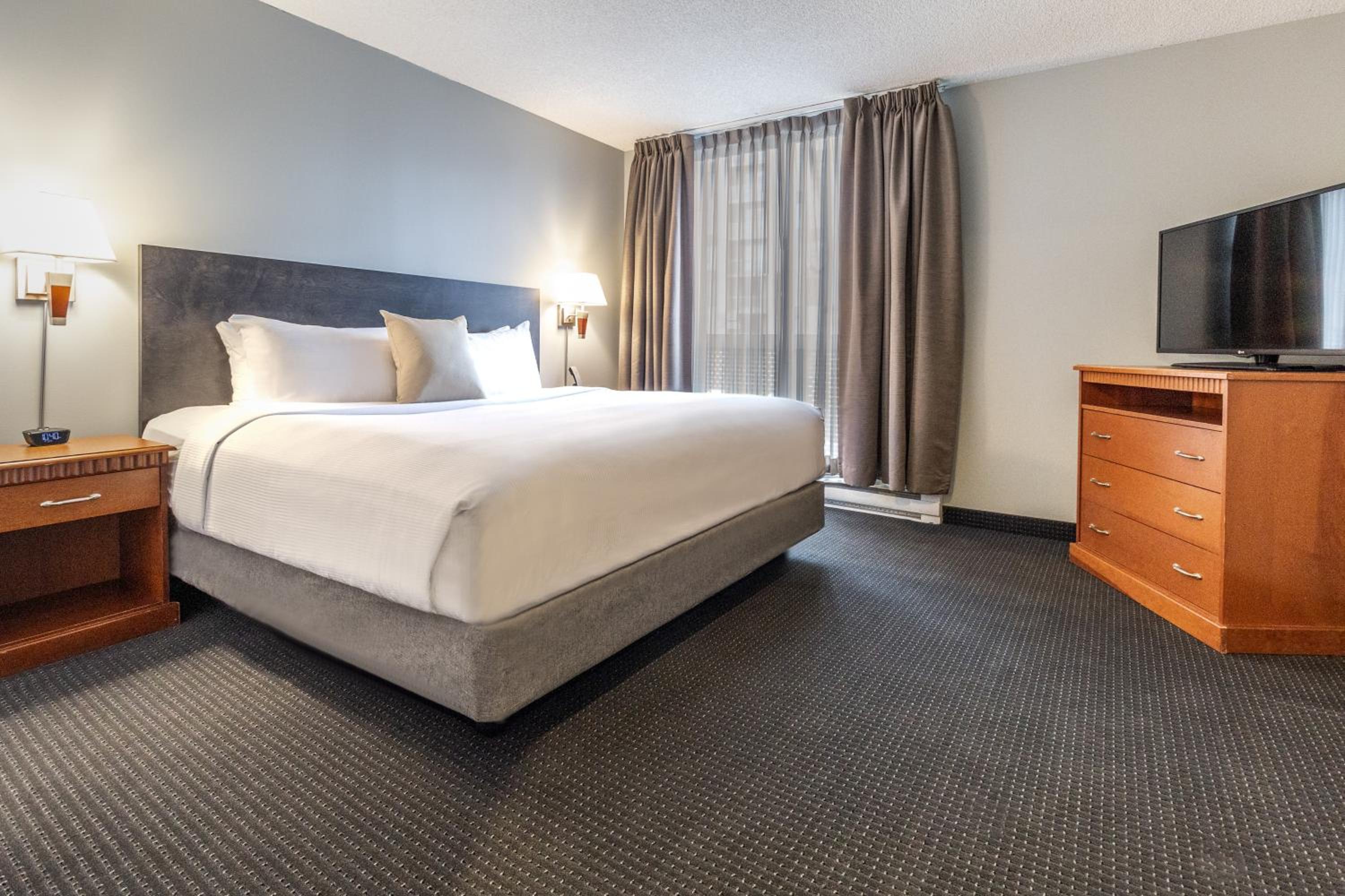 Executive King Suite - Photo 1