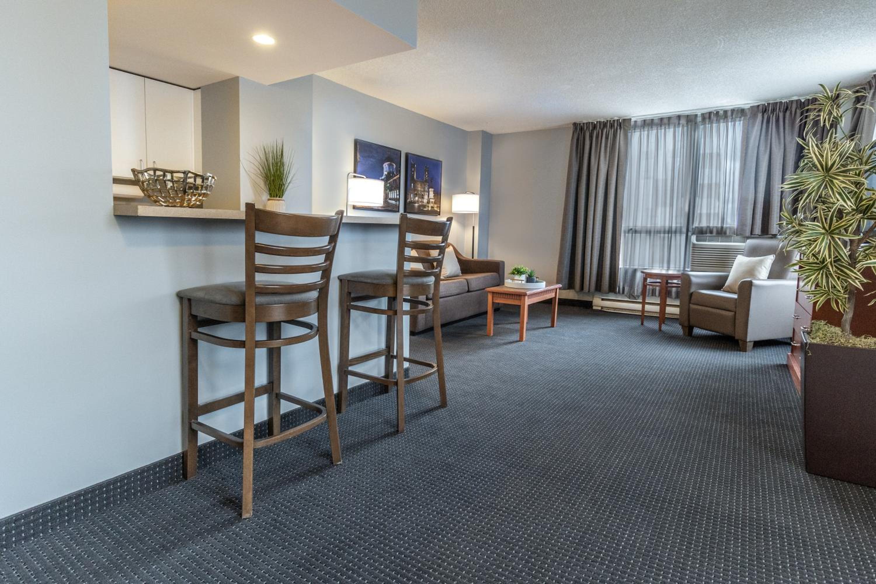 Executive King Suite - Photo 8