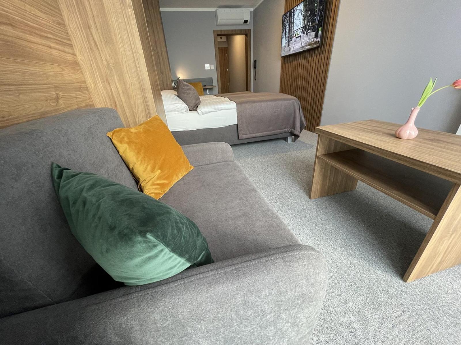 Double or Twin Room with Lake View - Photo 4