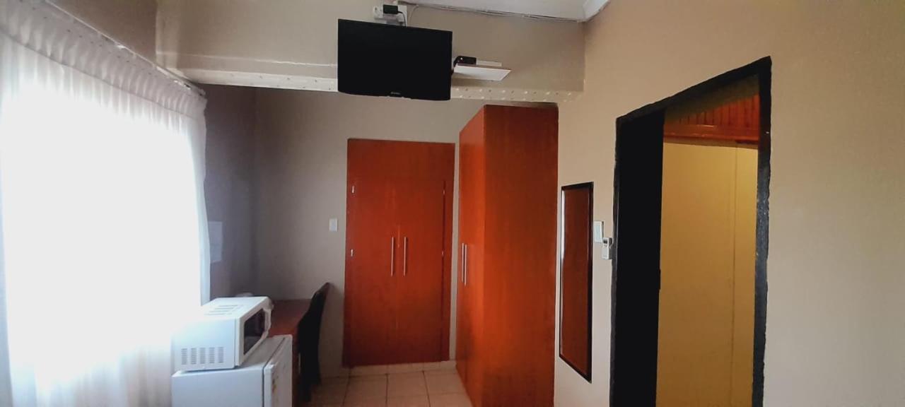 Standard Twin Room photo 1