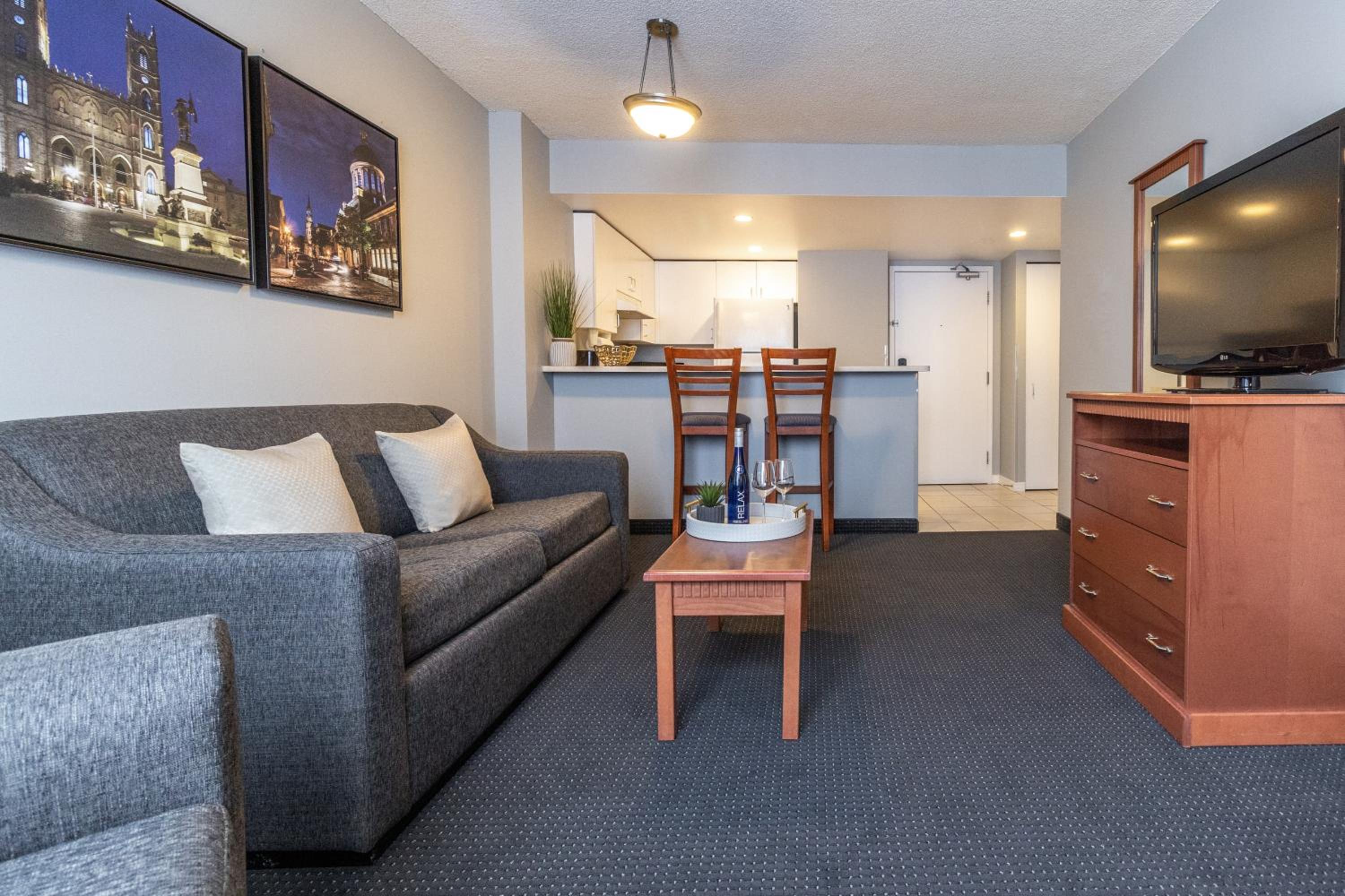 One Queen Suite - Photo 7